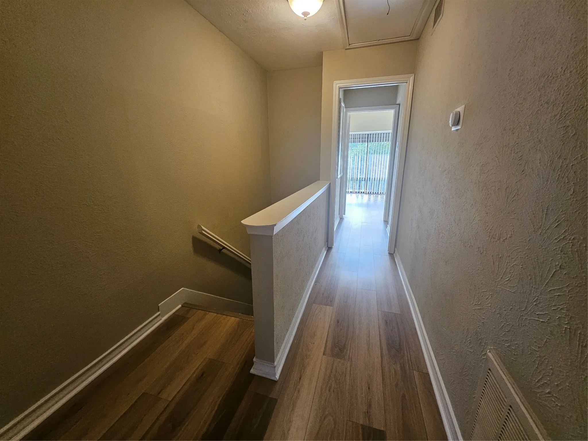 Condominium For Rent in Dallas County , 4535 N O Connor Road 1214, Irving, Texas 75062, 2 Bedroom, 3 Bathroom, Garage spaces, 1,167 Sqft, built in 1975, mls#21288951, Real Estate Agent in Irving, Homes For Rent in Dallas county, Homes For Rent in Irving, Realtor in Irving Texas, Real Estate Brokerage Independent Realty Texas, Luminita Cordes Realtor