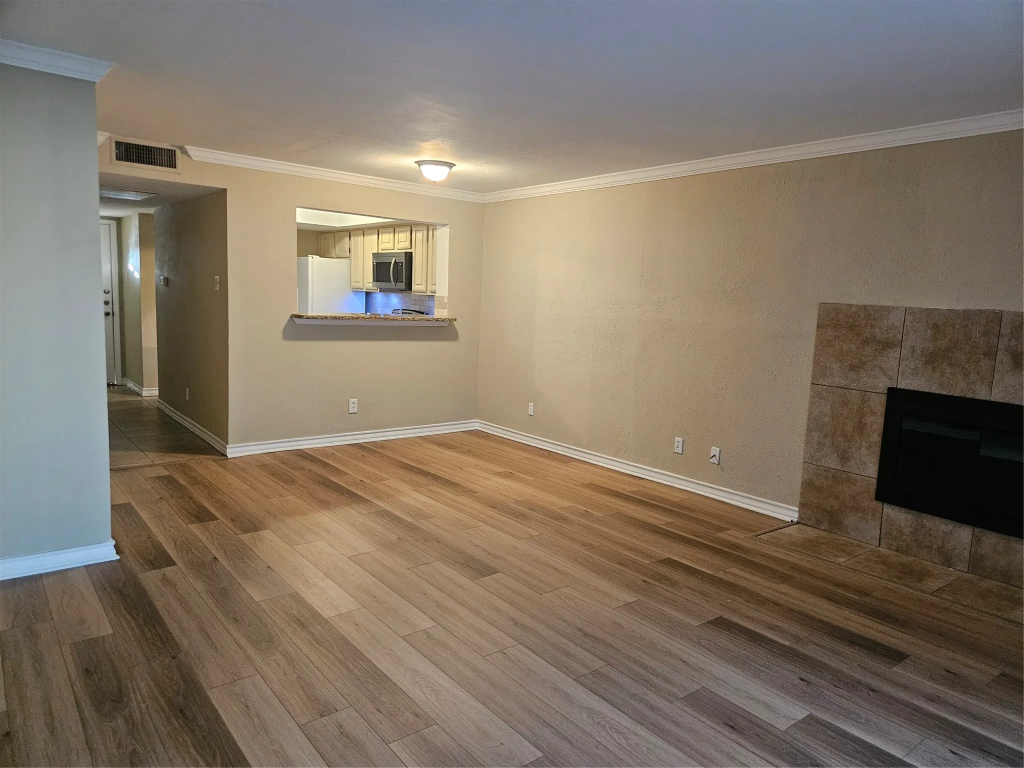 Condominium For Rent in Dallas County , 4535 N O Connor Road 1214, Irving, Texas 75062, 2 Bedroom, 3 Bathroom, Garage spaces, 1,167 Sqft, built in 1975, mls#21288951, Real Estate Agent in Irving, Homes For Rent in Dallas county, Homes For Rent in Irving, Realtor in Irving Texas, Real Estate Brokerage Independent Realty Texas, Luminita Cordes Realtor