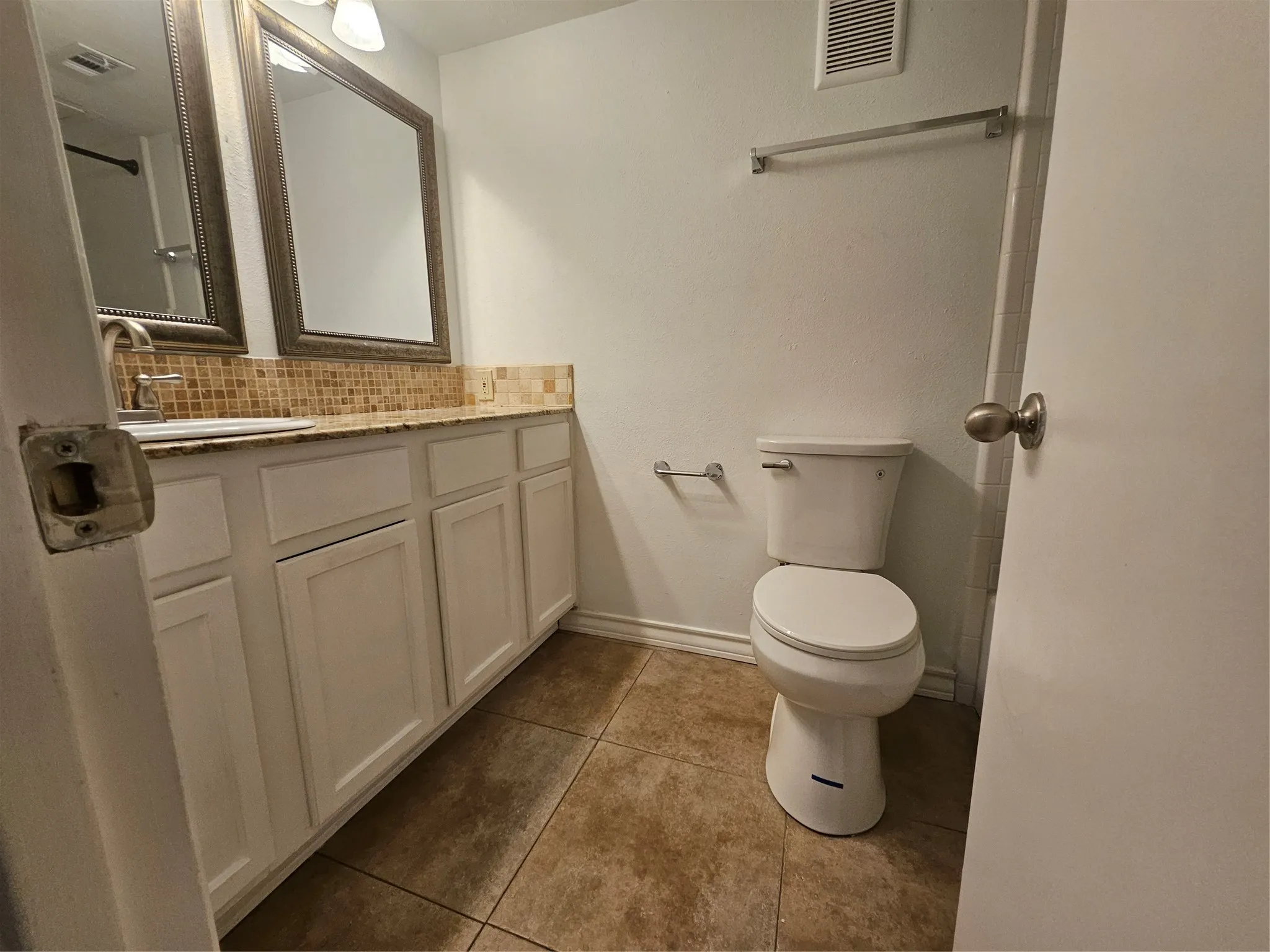 Condominium For Rent in Dallas County , 4535 N O Connor Road 1214, Irving, Texas 75062, 2 Bedroom, 3 Bathroom, Garage spaces, 1,167 Sqft, built in 1975, mls#21288951, Real Estate Agent in Irving, Homes For Rent in Dallas county, Homes For Rent in Irving, Realtor in Irving Texas, Real Estate Brokerage Independent Realty Texas, Luminita Cordes Realtor