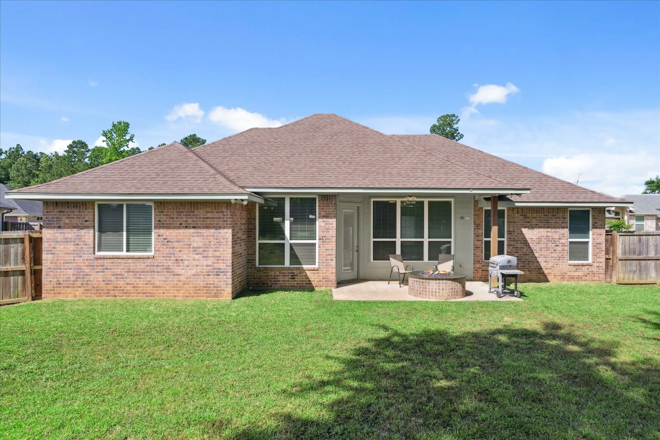 Single Family Residence For Sale in Smith County , 2231 RANA Park, Flint, Texas 75762, 3 Bedrooms, 2 Bathrooms, 2 Garage spaces, 2,164 Sqft, built in 2020, Price $339,000, mls#21288970, Real Estate Agent in Flint, Homes For Sale in Smith county, Homes For Sale in Flint, Realtor in Flint Texas, Real Estate Brokerage Independent Realty Texas, Luminita Cordes Realtor