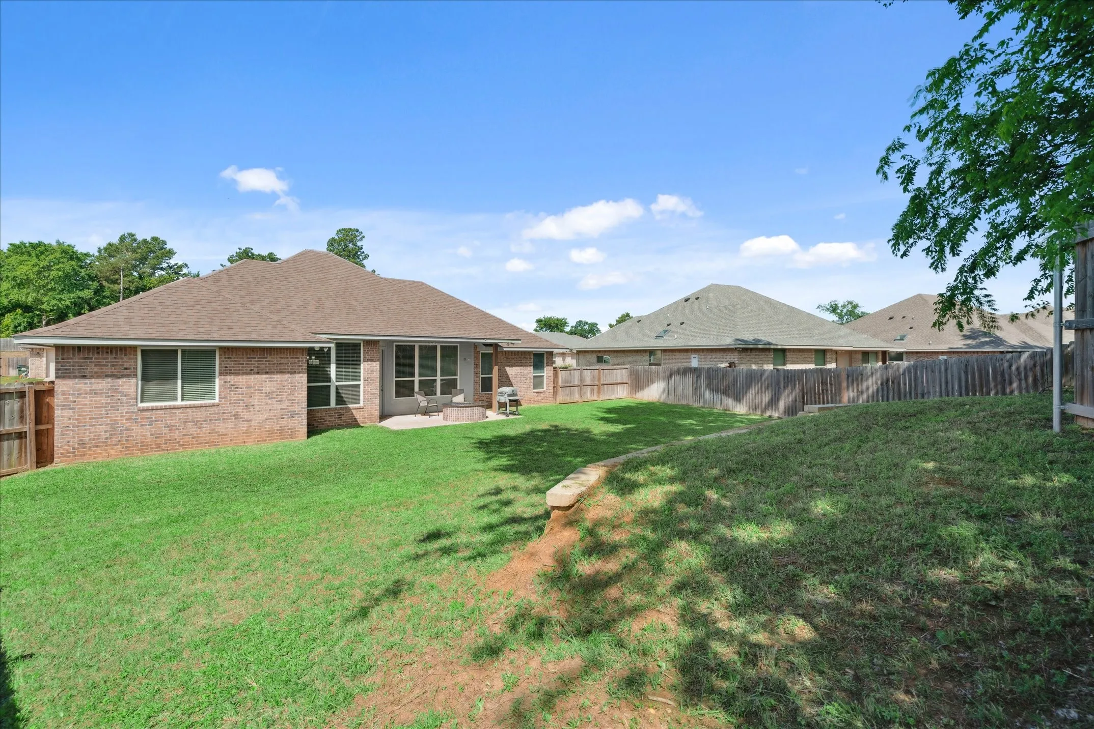 Single Family Residence For Sale in Smith County , 2231 RANA Park, Flint, Texas 75762, 3 Bedrooms, 2 Bathrooms, 2 Garage spaces, 2,164 Sqft, built in 2020, Price $339,000, mls#21288970, Real Estate Agent in Flint, Homes For Sale in Smith county, Homes For Sale in Flint, Realtor in Flint Texas, Real Estate Brokerage Independent Realty Texas, Luminita Cordes Realtor