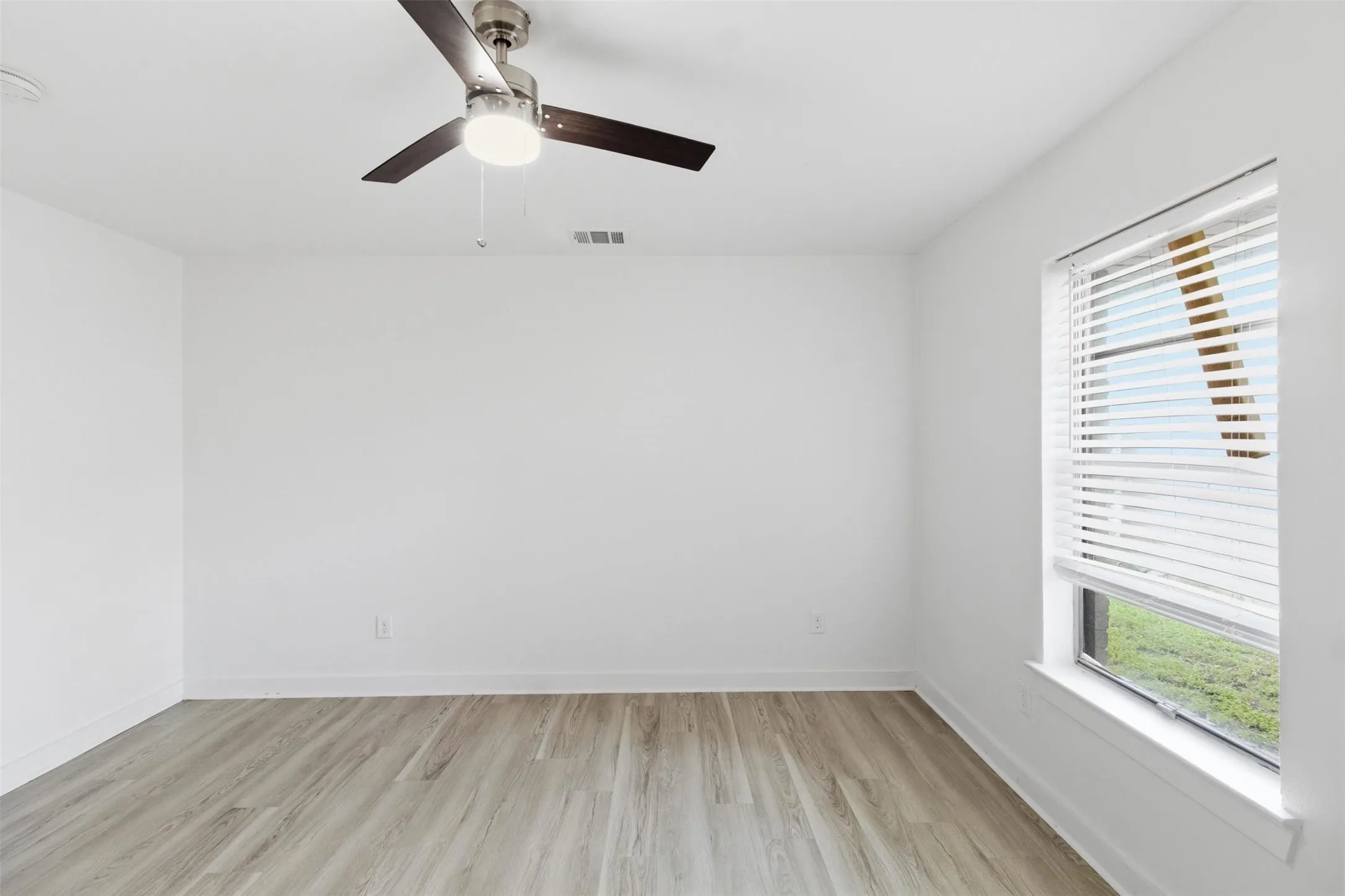 Single Family Residence For Sale in Dallas County , 2942 Townsend Drive, Dallas, Texas 75229, 4 Bedroom, 3 Bathroom, Garage spaces, 1,923 Sqft, built in 1959, mls#21280613, Real Estate Agent in Dallas, Homes For Sale in Dallas county, Homes For Sale in Dallas, Realtor in Dallas Texas, Real Estate Brokerage Independent Realty Texas, Luminita Cordes Realtor