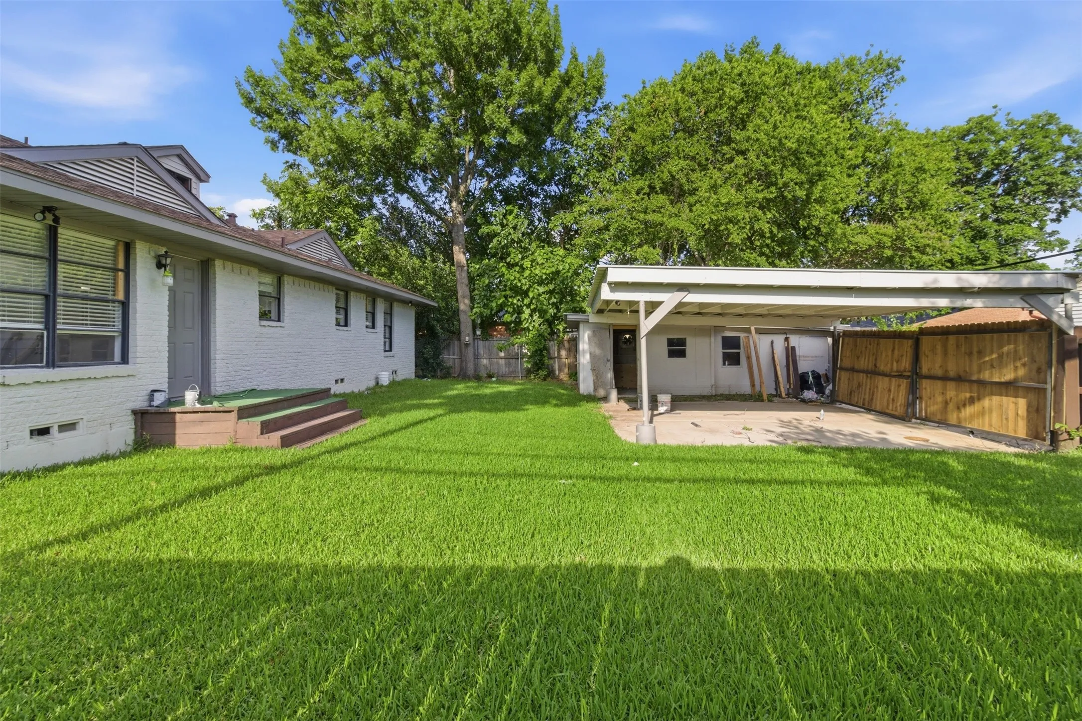 Single Family Residence For Sale in Dallas County , 2942 Townsend Drive, Dallas, Texas 75229, 4 Bedroom, 3 Bathroom, Garage spaces, 1,923 Sqft, built in 1959, mls#21280613, Real Estate Agent in Dallas, Homes For Sale in Dallas county, Homes For Sale in Dallas, Realtor in Dallas Texas, Real Estate Brokerage Independent Realty Texas, Luminita Cordes Realtor