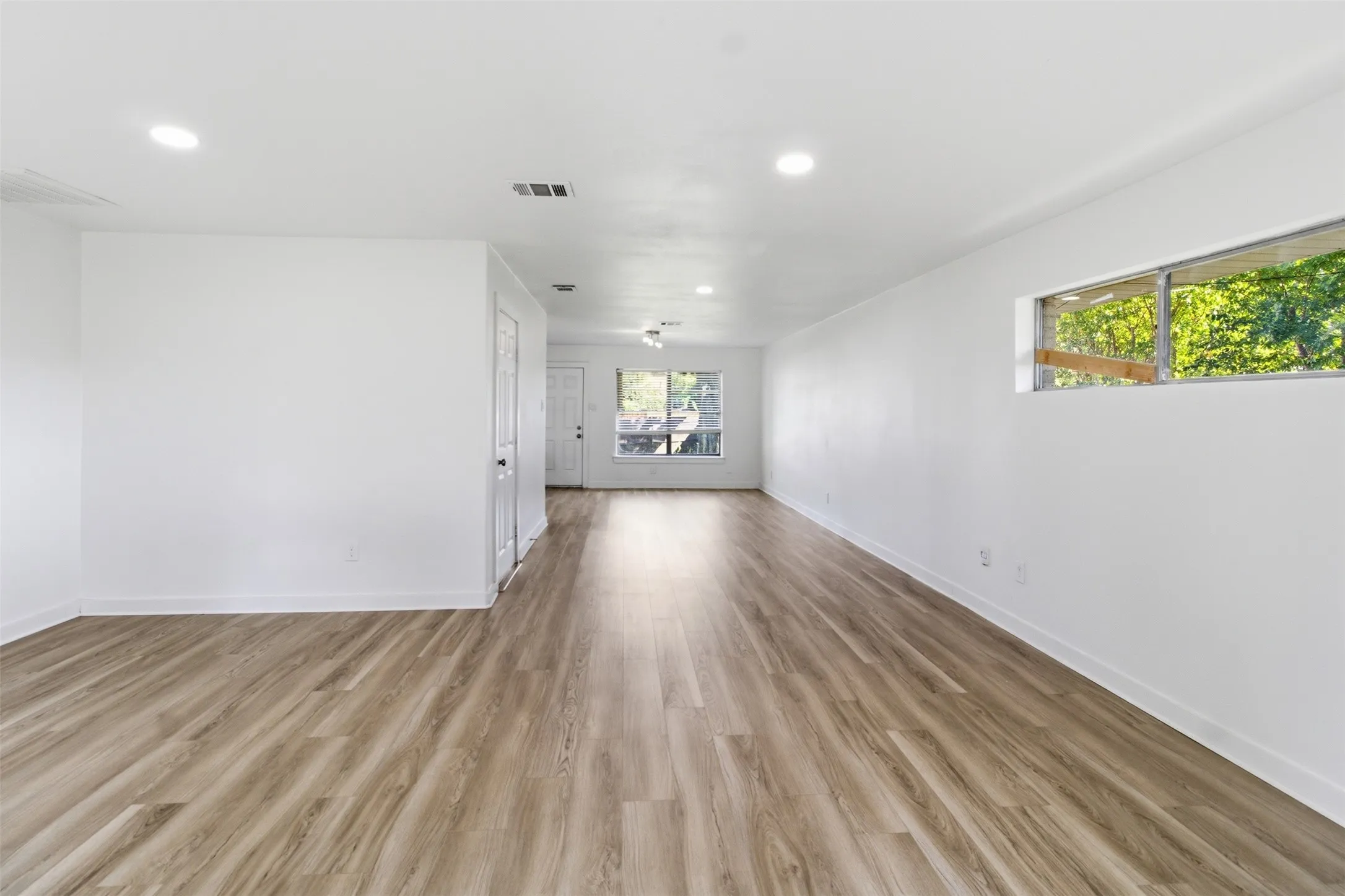 Single Family Residence For Sale in Dallas County , 2942 Townsend Drive, Dallas, Texas 75229, 4 Bedroom, 3 Bathroom, Garage spaces, 1,923 Sqft, built in 1959, mls#21280613, Real Estate Agent in Dallas, Homes For Sale in Dallas county, Homes For Sale in Dallas, Realtor in Dallas Texas, Real Estate Brokerage Independent Realty Texas, Luminita Cordes Realtor