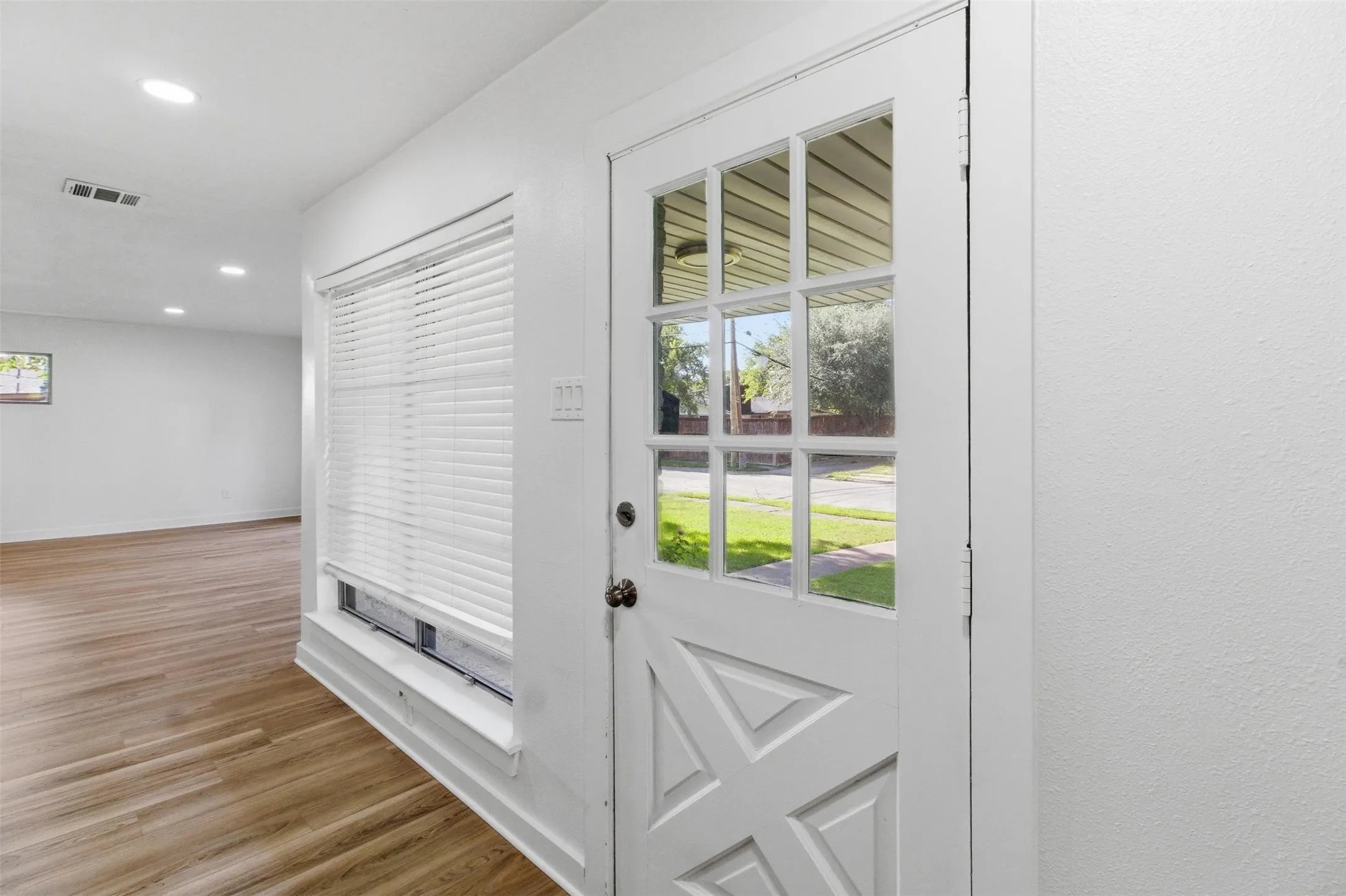 Single Family Residence For Sale in Dallas County , 2942 Townsend Drive, Dallas, Texas 75229, 4 Bedroom, 3 Bathroom, Garage spaces, 1,923 Sqft, built in 1959, mls#21280613, Real Estate Agent in Dallas, Homes For Sale in Dallas county, Homes For Sale in Dallas, Realtor in Dallas Texas, Real Estate Brokerage Independent Realty Texas, Luminita Cordes Realtor