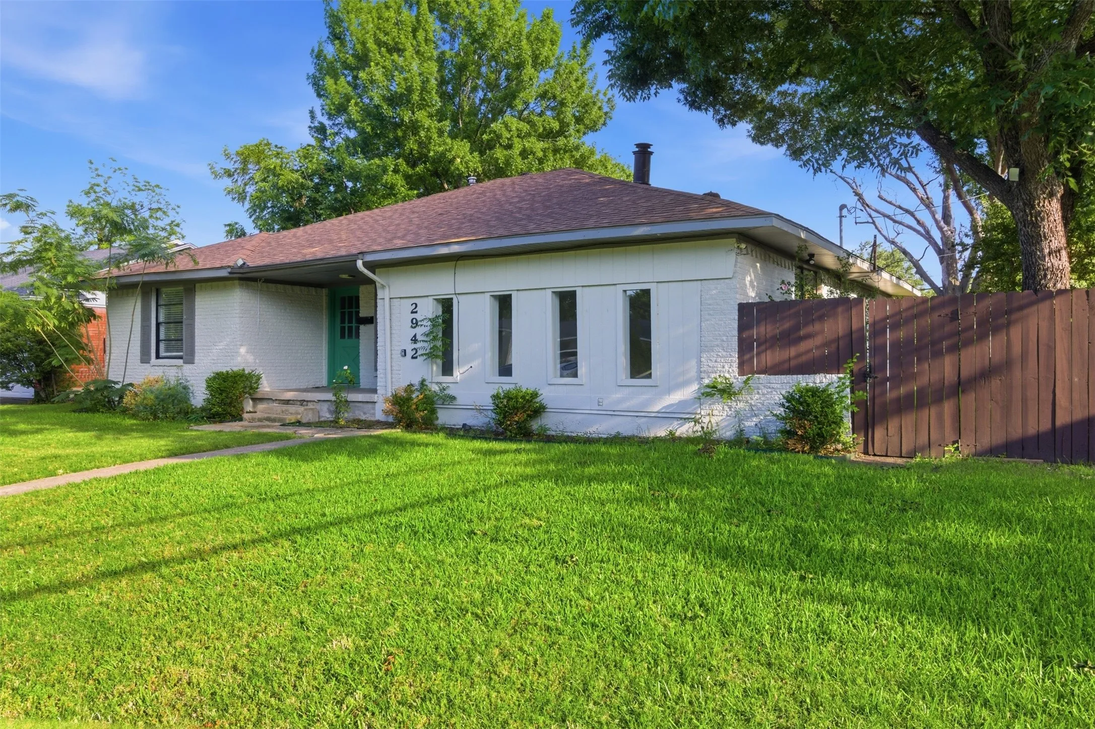 Single Family Residence For Sale in Dallas County , 2942 Townsend Drive, Dallas, Texas 75229, 4 Bedroom, 3 Bathroom, Garage spaces, 1,923 Sqft, built in 1959, mls#21280613, Real Estate Agent in Dallas, Homes For Sale in Dallas county, Homes For Sale in Dallas, Realtor in Dallas Texas, Real Estate Brokerage Independent Realty Texas, Luminita Cordes Realtor