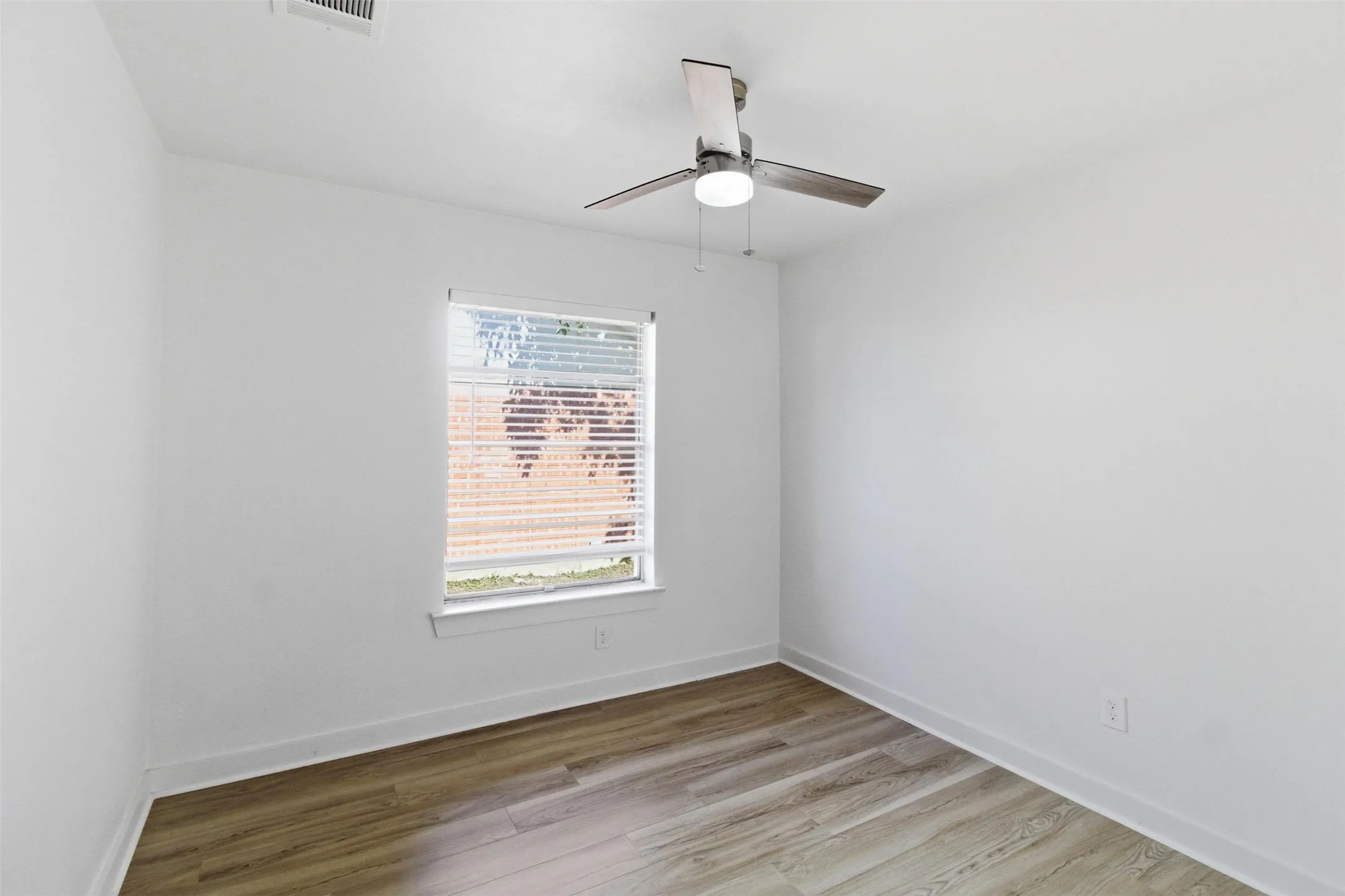Single Family Residence For Sale in Dallas County , 2942 Townsend Drive, Dallas, Texas 75229, 4 Bedroom, 3 Bathroom, Garage spaces, 1,923 Sqft, built in 1959, mls#21280613, Real Estate Agent in Dallas, Homes For Sale in Dallas county, Homes For Sale in Dallas, Realtor in Dallas Texas, Real Estate Brokerage Independent Realty Texas, Luminita Cordes Realtor