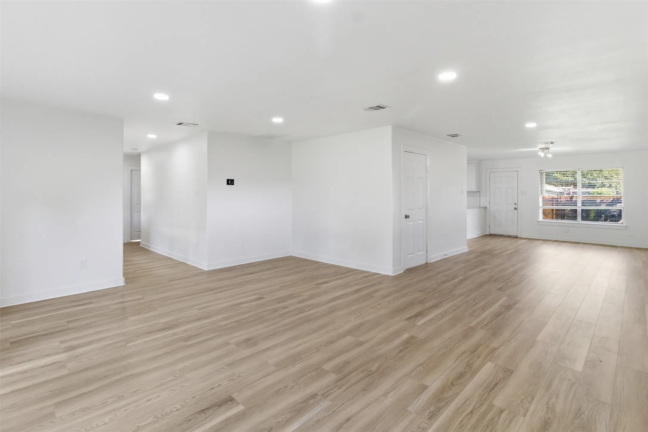 Single Family Residence For Sale in Dallas County , 2942 Townsend Drive, Dallas, Texas 75229, 4 Bedroom, 3 Bathroom, Garage spaces, 1,923 Sqft, built in 1959, mls#21280613, Real Estate Agent in Dallas, Homes For Sale in Dallas county, Homes For Sale in Dallas, Realtor in Dallas Texas, Real Estate Brokerage Independent Realty Texas, Luminita Cordes Realtor