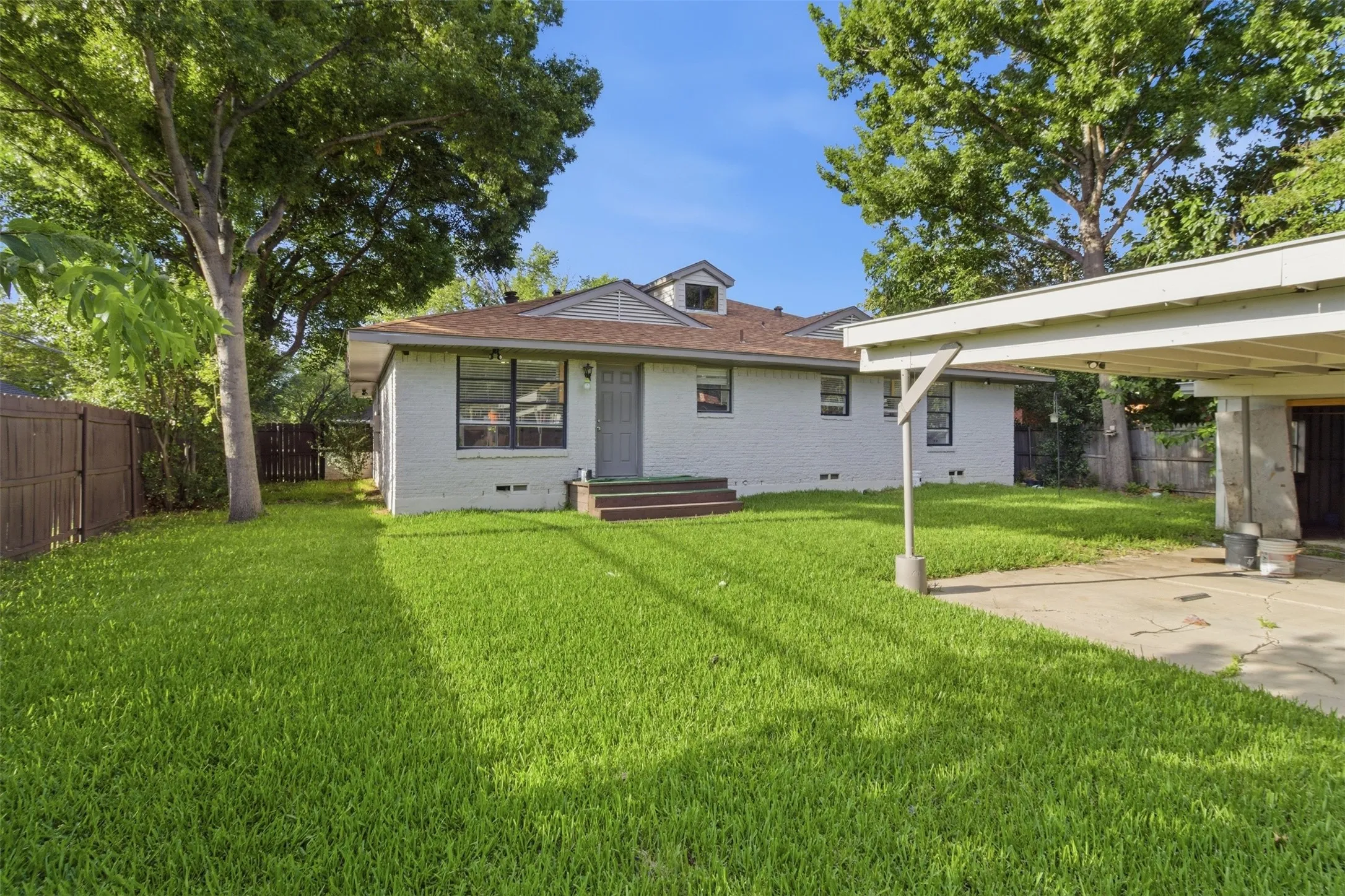 Single Family Residence For Sale in Dallas County , 2942 Townsend Drive, Dallas, Texas 75229, 4 Bedroom, 3 Bathroom, Garage spaces, 1,923 Sqft, built in 1959, mls#21280613, Real Estate Agent in Dallas, Homes For Sale in Dallas county, Homes For Sale in Dallas, Realtor in Dallas Texas, Real Estate Brokerage Independent Realty Texas, Luminita Cordes Realtor