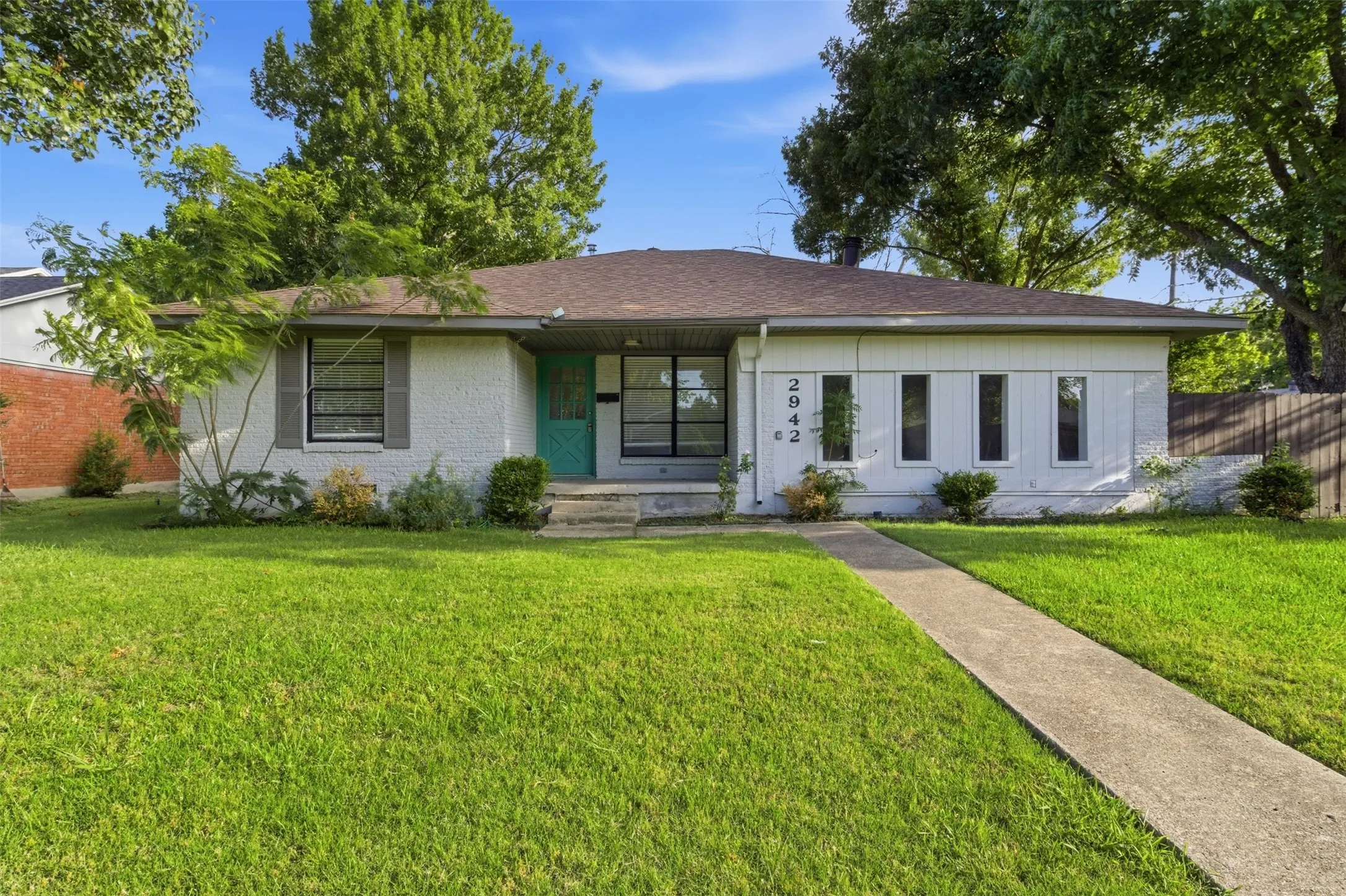 Single Family Residence For Sale in Dallas County , 2942 Townsend Drive, Dallas, Texas 75229, 4 Bedroom, 3 Bathroom, Garage spaces, 1,923 Sqft, built in 1959, mls#21280613, Real Estate Agent in Dallas, Homes For Sale in Dallas county, Homes For Sale in Dallas, Realtor in Dallas Texas, Real Estate Brokerage Independent Realty Texas, Luminita Cordes Realtor