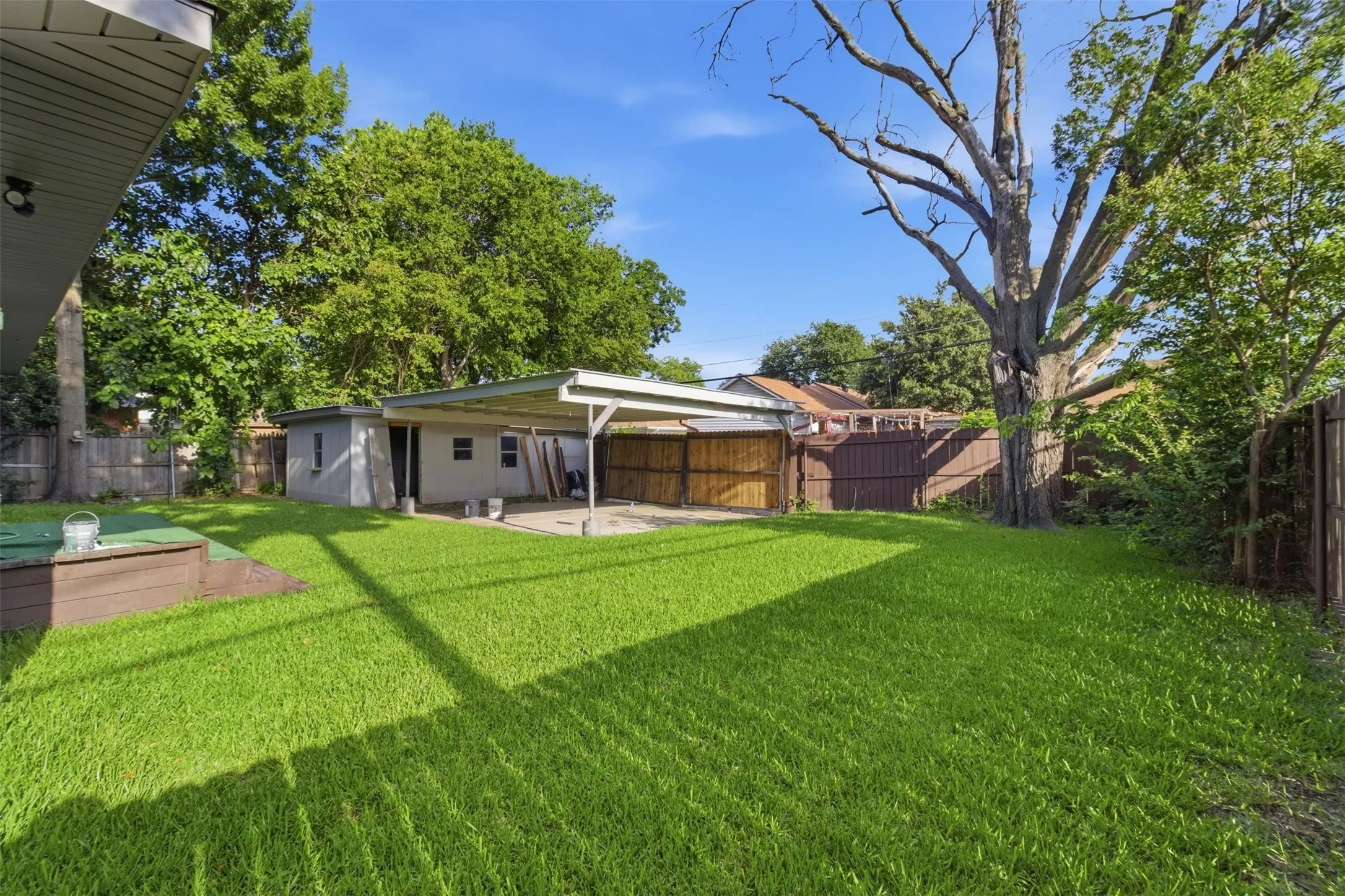 Single Family Residence For Sale in Dallas County , 2942 Townsend Drive, Dallas, Texas 75229, 4 Bedroom, 3 Bathroom, Garage spaces, 1,923 Sqft, built in 1959, mls#21280613, Real Estate Agent in Dallas, Homes For Sale in Dallas county, Homes For Sale in Dallas, Realtor in Dallas Texas, Real Estate Brokerage Independent Realty Texas, Luminita Cordes Realtor