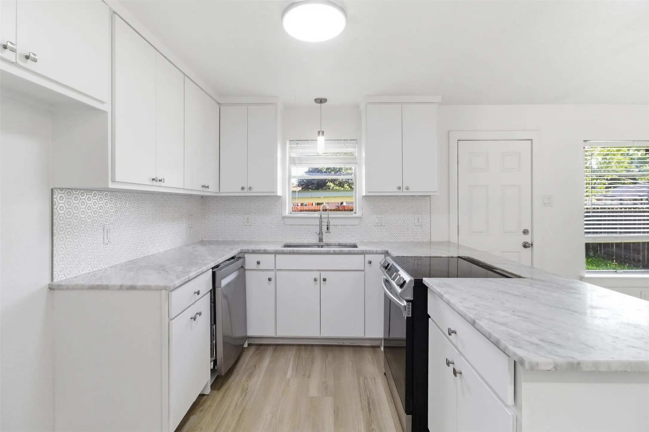 Single Family Residence For Sale in Dallas County , 2942 Townsend Drive, Dallas, Texas 75229, 4 Bedroom, 3 Bathroom, Garage spaces, 1,923 Sqft, built in 1959, mls#21280613, Real Estate Agent in Dallas, Homes For Sale in Dallas county, Homes For Sale in Dallas, Realtor in Dallas Texas, Real Estate Brokerage Independent Realty Texas, Luminita Cordes Realtor