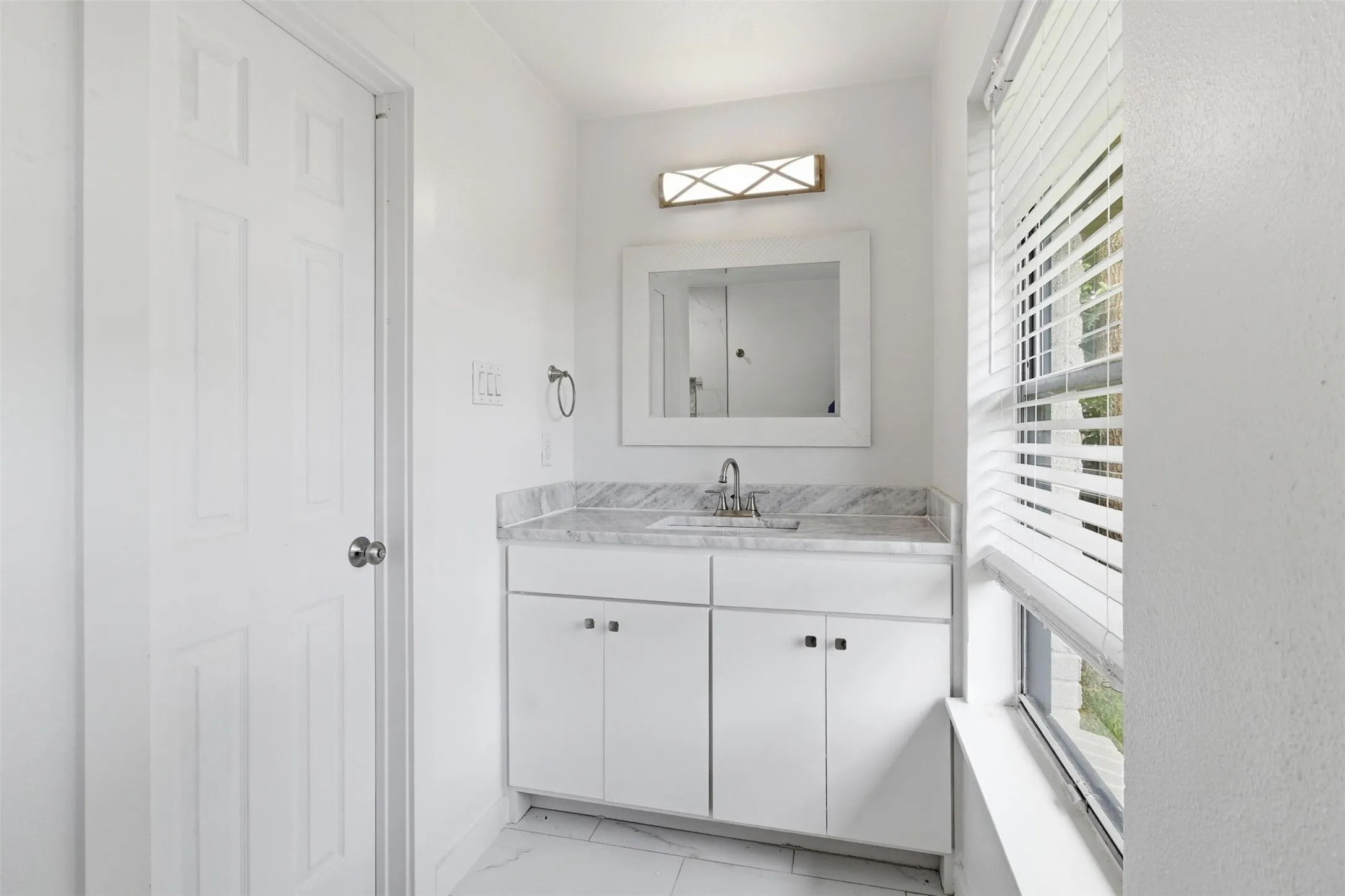 Single Family Residence For Sale in Dallas County , 2942 Townsend Drive, Dallas, Texas 75229, 4 Bedroom, 3 Bathroom, Garage spaces, 1,923 Sqft, built in 1959, mls#21280613, Real Estate Agent in Dallas, Homes For Sale in Dallas county, Homes For Sale in Dallas, Realtor in Dallas Texas, Real Estate Brokerage Independent Realty Texas, Luminita Cordes Realtor