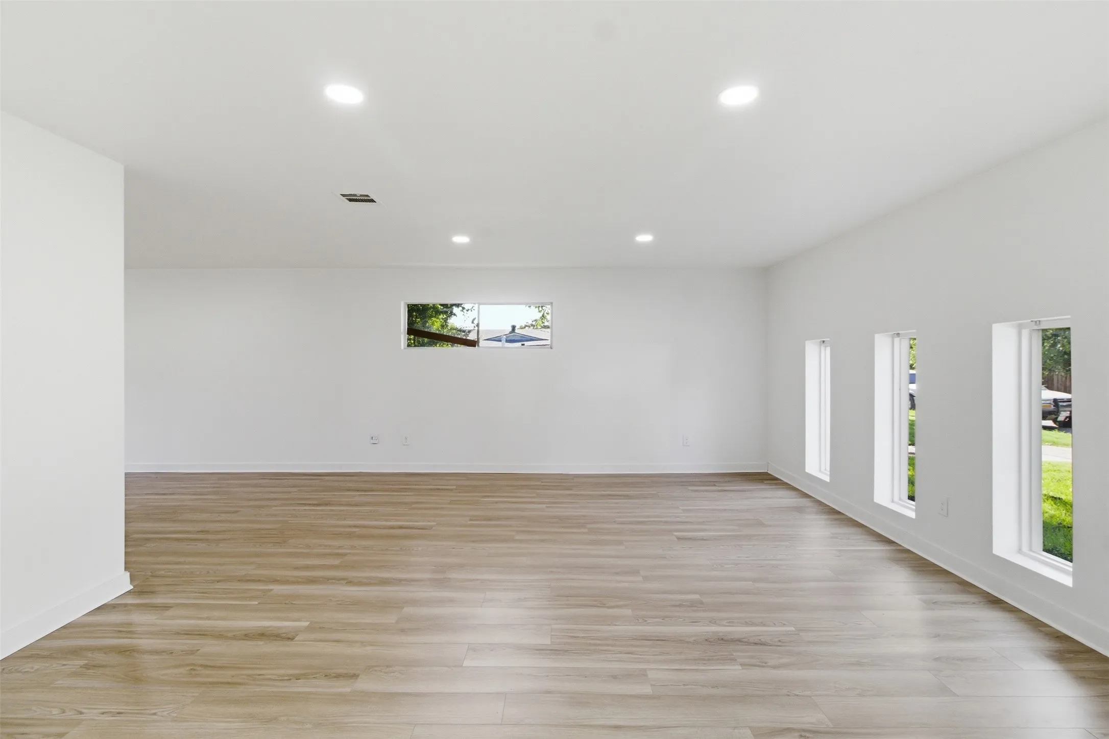 Single Family Residence For Sale in Dallas County , 2942 Townsend Drive, Dallas, Texas 75229, 4 Bedroom, 3 Bathroom, Garage spaces, 1,923 Sqft, built in 1959, mls#21280613, Real Estate Agent in Dallas, Homes For Sale in Dallas county, Homes For Sale in Dallas, Realtor in Dallas Texas, Real Estate Brokerage Independent Realty Texas, Luminita Cordes Realtor