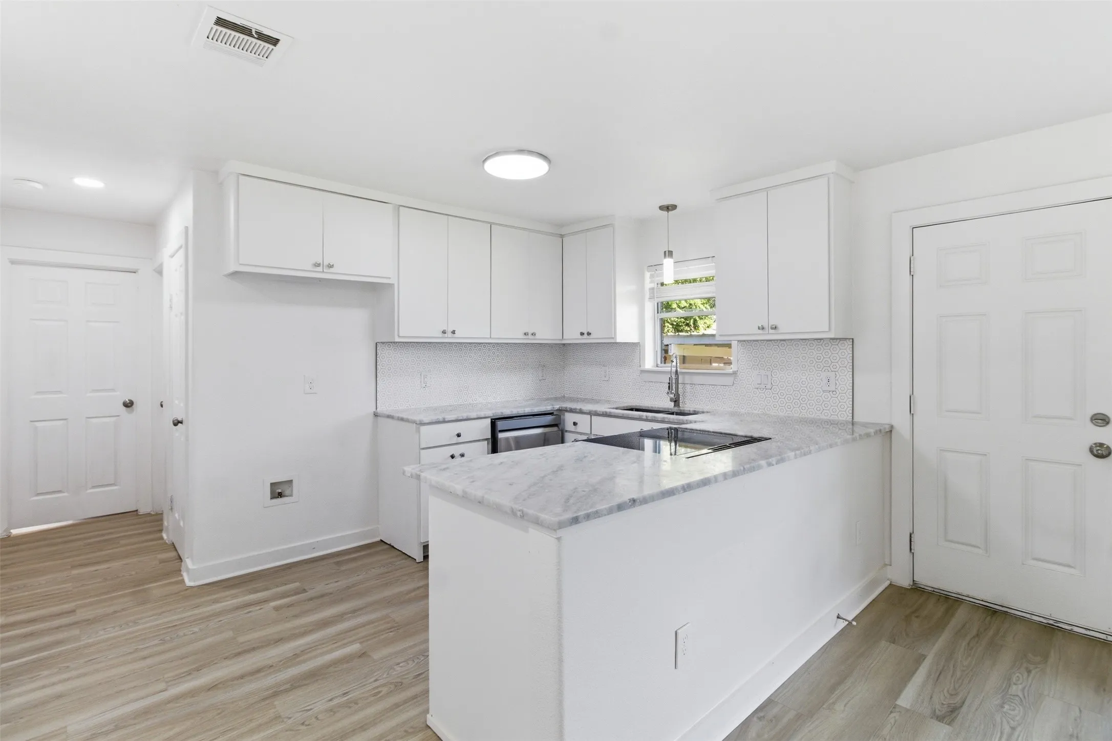 Single Family Residence For Sale in Dallas County , 2942 Townsend Drive, Dallas, Texas 75229, 4 Bedroom, 3 Bathroom, Garage spaces, 1,923 Sqft, built in 1959, mls#21280613, Real Estate Agent in Dallas, Homes For Sale in Dallas county, Homes For Sale in Dallas, Realtor in Dallas Texas, Real Estate Brokerage Independent Realty Texas, Luminita Cordes Realtor