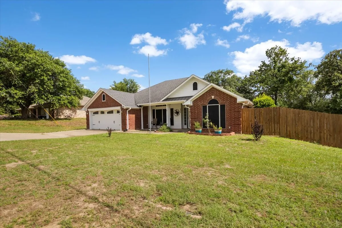 Single Family Residence For Sale in Smith County , 809 Jack Drive, Lindale, Texas 75771, 3 Bedroom, 2 Bathroom, 2 Garage spaces, 1,861 Sqft, built in 2007, mls#21286849, Real Estate Agent in Lindale, Homes For Sale in Smith county, Homes For Sale in Lindale, Realtor in Lindale Texas, Real Estate Brokerage Independent Realty Texas, Luminita Cordes Realtor