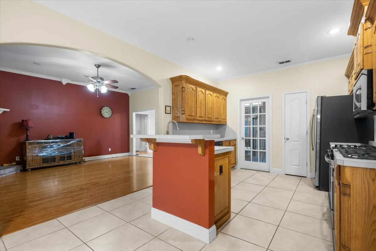Single Family Residence For Sale in Smith County , 809 Jack Drive, Lindale, Texas 75771, 3 Bedroom, 2 Bathroom, 2 Garage spaces, 1,861 Sqft, built in 2007, mls#21286849, Real Estate Agent in Lindale, Homes For Sale in Smith county, Homes For Sale in Lindale, Realtor in Lindale Texas, Real Estate Brokerage Independent Realty Texas, Luminita Cordes Realtor