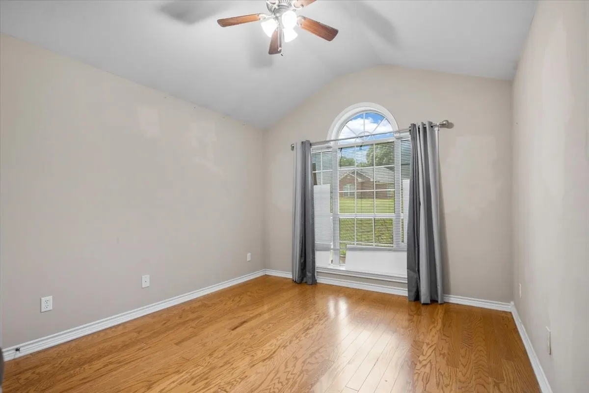 Single Family Residence For Sale in Smith County , 809 Jack Drive, Lindale, Texas 75771, 3 Bedroom, 2 Bathroom, 2 Garage spaces, 1,861 Sqft, built in 2007, mls#21286849, Real Estate Agent in Lindale, Homes For Sale in Smith county, Homes For Sale in Lindale, Realtor in Lindale Texas, Real Estate Brokerage Independent Realty Texas, Luminita Cordes Realtor