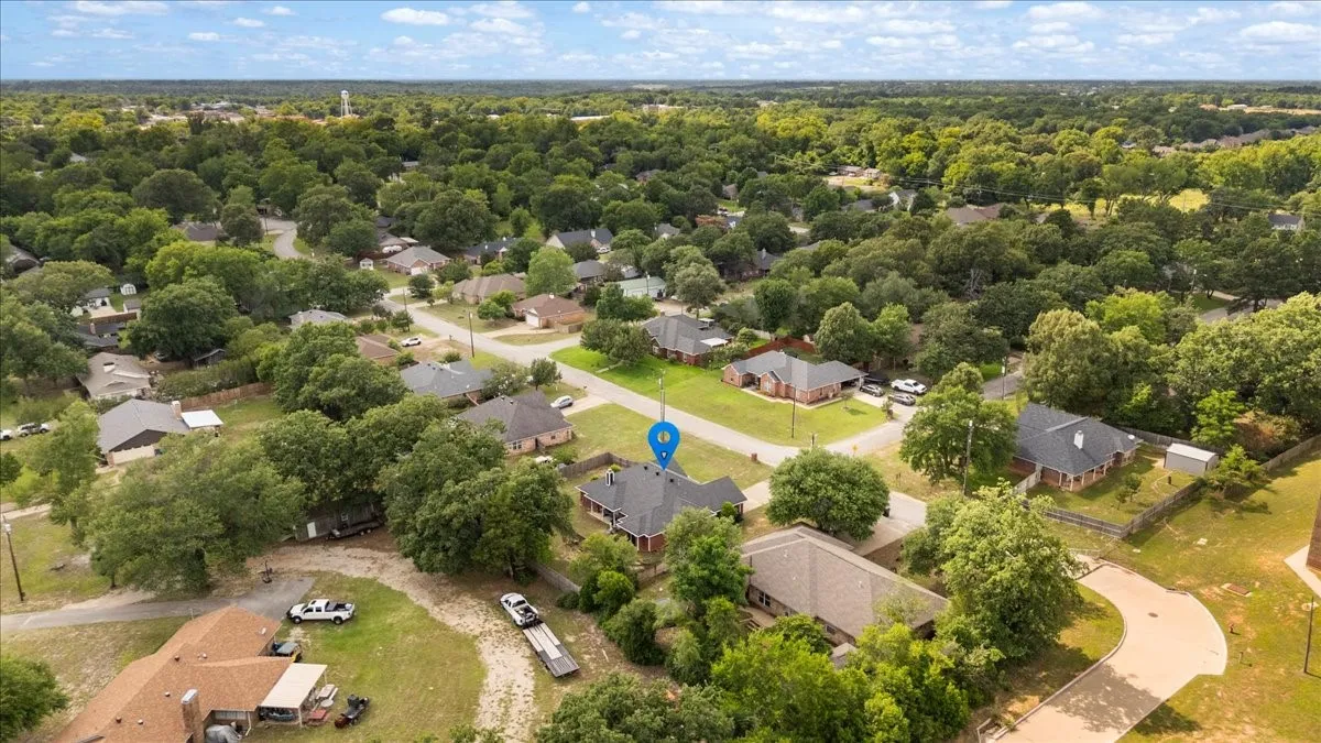 Single Family Residence For Sale in Smith County , 809 Jack Drive, Lindale, Texas 75771, 3 Bedroom, 2 Bathroom, 2 Garage spaces, 1,861 Sqft, built in 2007, mls#21286849, Real Estate Agent in Lindale, Homes For Sale in Smith county, Homes For Sale in Lindale, Realtor in Lindale Texas, Real Estate Brokerage Independent Realty Texas, Luminita Cordes Realtor