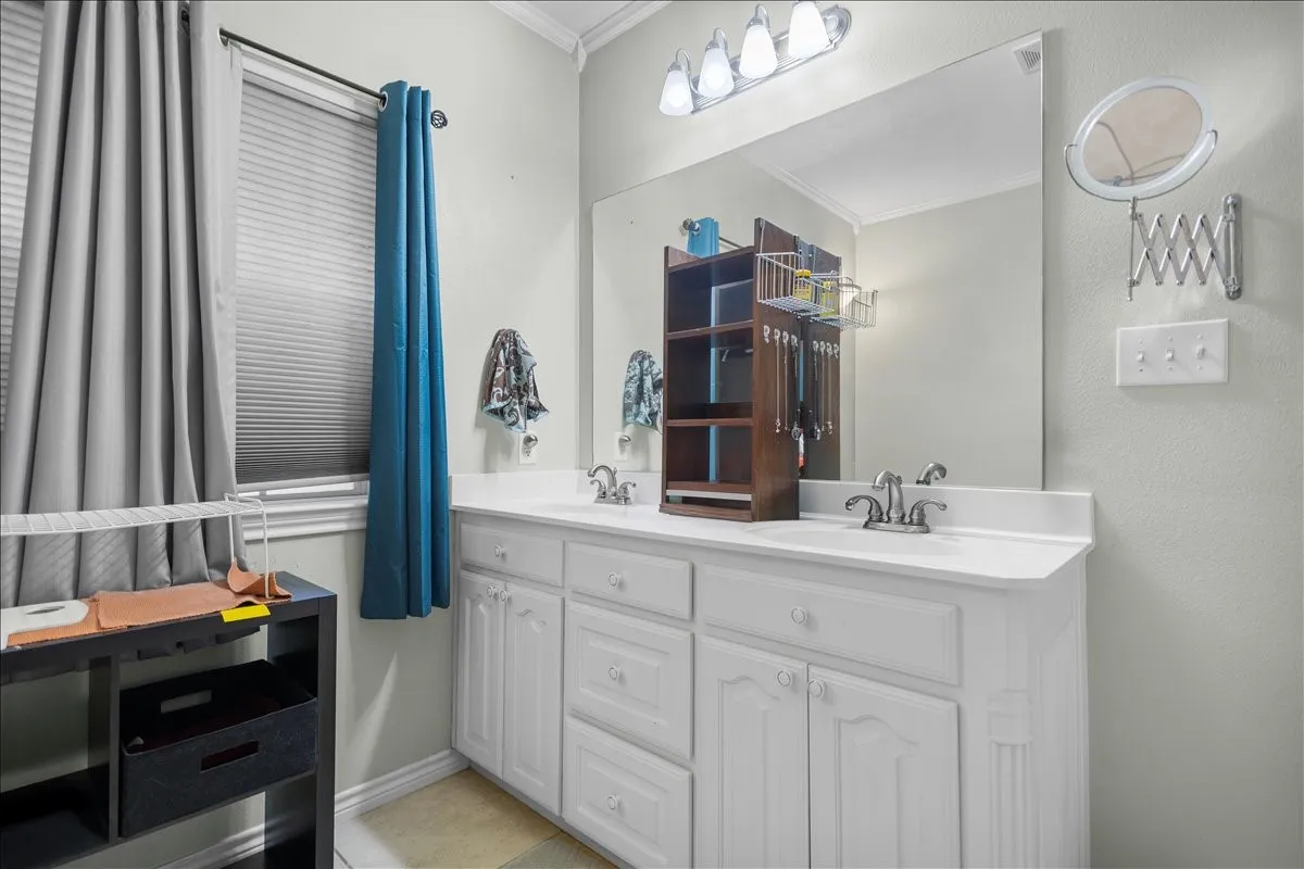 Single Family Residence For Sale in Smith County , 809 Jack Drive, Lindale, Texas 75771, 3 Bedroom, 2 Bathroom, 2 Garage spaces, 1,861 Sqft, built in 2007, mls#21286849, Real Estate Agent in Lindale, Homes For Sale in Smith county, Homes For Sale in Lindale, Realtor in Lindale Texas, Real Estate Brokerage Independent Realty Texas, Luminita Cordes Realtor