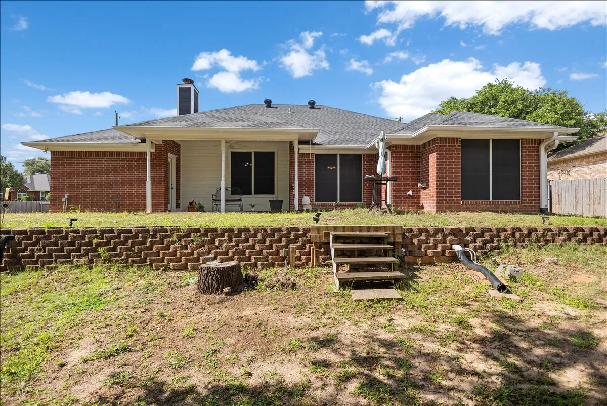 Single Family Residence For Sale in Smith County , 809 Jack Drive, Lindale, Texas 75771, 3 Bedroom, 2 Bathroom, 2 Garage spaces, 1,861 Sqft, built in 2007, mls#21286849, Real Estate Agent in Lindale, Homes For Sale in Smith county, Homes For Sale in Lindale, Realtor in Lindale Texas, Real Estate Brokerage Independent Realty Texas, Luminita Cordes Realtor