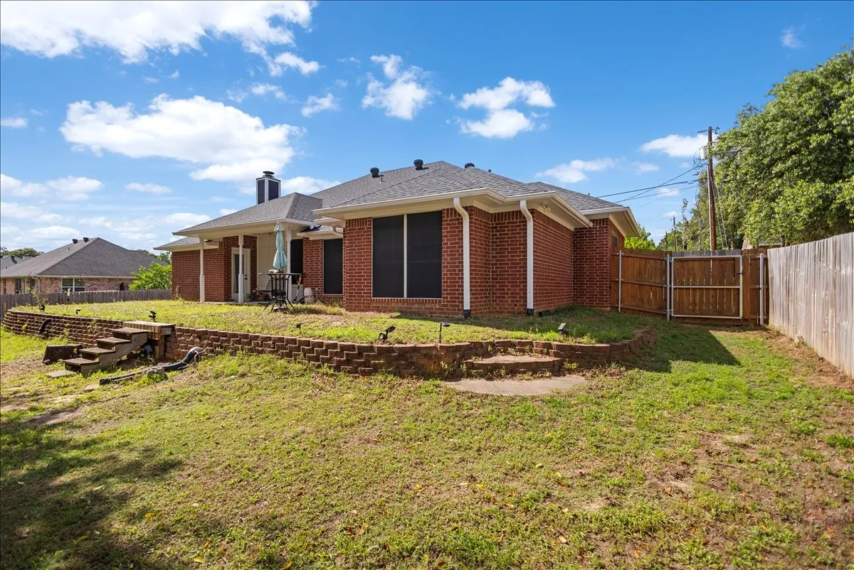 Single Family Residence For Sale in Smith County , 809 Jack Drive, Lindale, Texas 75771, 3 Bedroom, 2 Bathroom, 2 Garage spaces, 1,861 Sqft, built in 2007, mls#21286849, Real Estate Agent in Lindale, Homes For Sale in Smith county, Homes For Sale in Lindale, Realtor in Lindale Texas, Real Estate Brokerage Independent Realty Texas, Luminita Cordes Realtor
