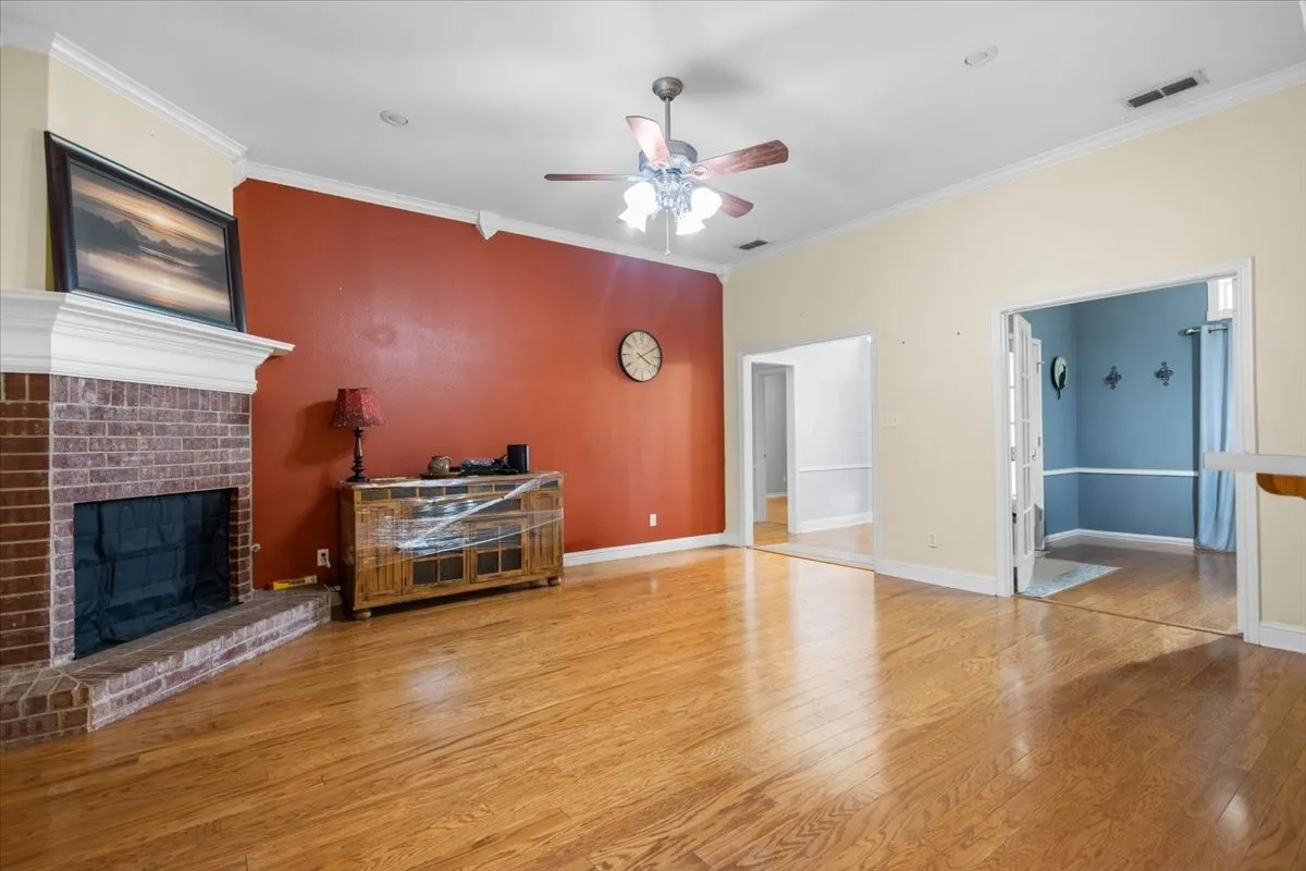 Single Family Residence For Sale in Smith County , 809 Jack Drive, Lindale, Texas 75771, 3 Bedroom, 2 Bathroom, 2 Garage spaces, 1,861 Sqft, built in 2007, mls#21286849, Real Estate Agent in Lindale, Homes For Sale in Smith county, Homes For Sale in Lindale, Realtor in Lindale Texas, Real Estate Brokerage Independent Realty Texas, Luminita Cordes Realtor