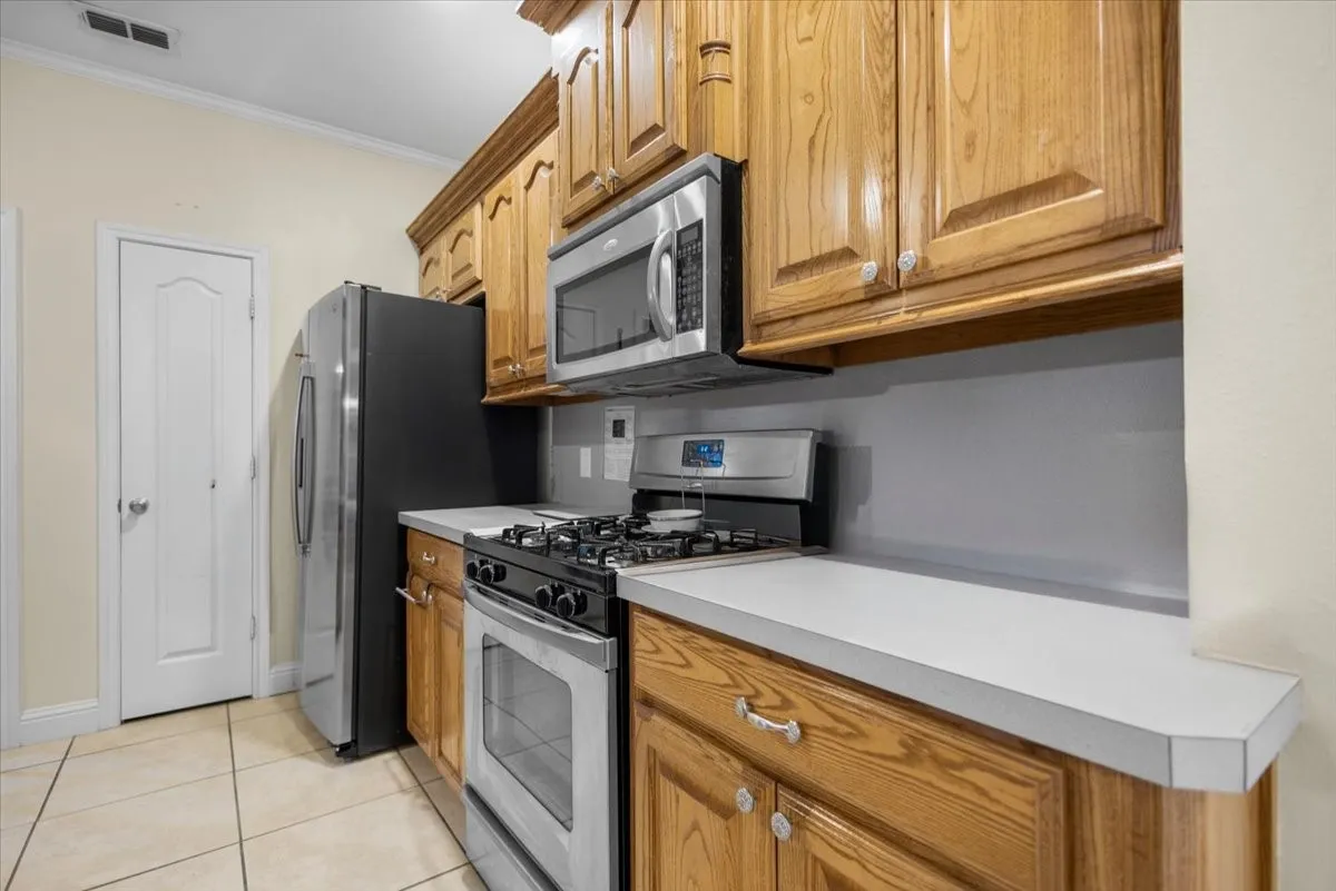 Single Family Residence For Sale in Smith County , 809 Jack Drive, Lindale, Texas 75771, 3 Bedroom, 2 Bathroom, 2 Garage spaces, 1,861 Sqft, built in 2007, mls#21286849, Real Estate Agent in Lindale, Homes For Sale in Smith county, Homes For Sale in Lindale, Realtor in Lindale Texas, Real Estate Brokerage Independent Realty Texas, Luminita Cordes Realtor