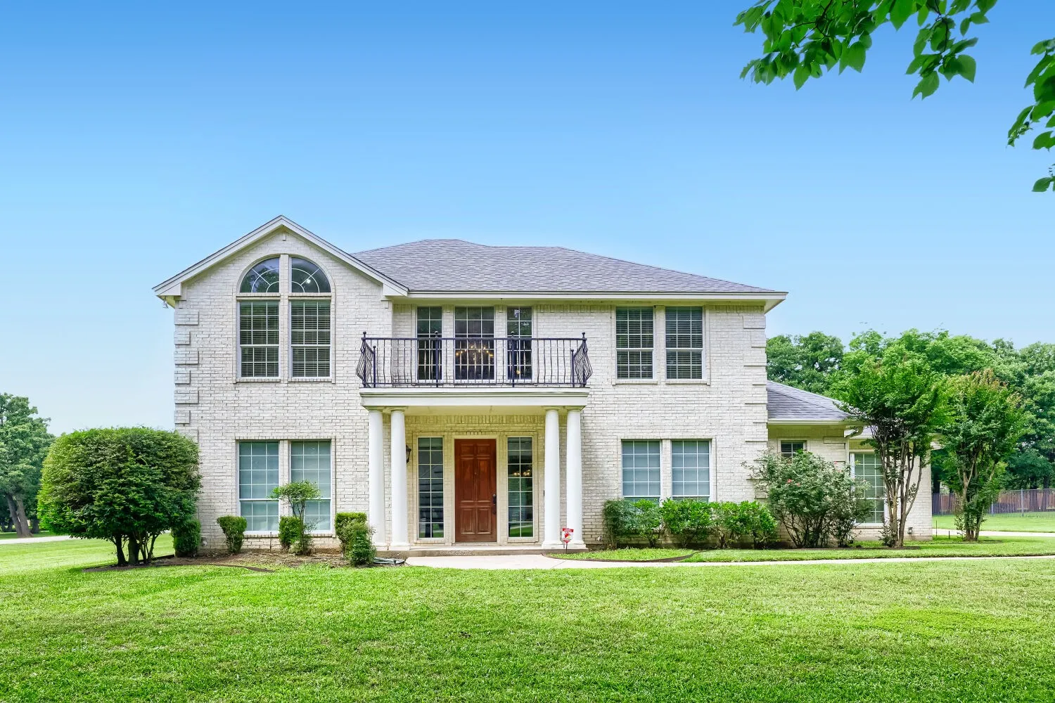 Single Family Residence For Sale in Johnson County , 3601 Cliffwood Drive, Alvarado, Texas 76009, 4 Bedroom, 3 Bathroom, 3 Garage spaces, 3,511 Sqft, built in 2002, mls#21268947, Real Estate Agent in Alvarado, Homes For Sale in Johnson county, Homes For Sale in Alvarado, Realtor in Alvarado Texas, Real Estate Brokerage Independent Realty Texas, Luminita Cordes Realtor