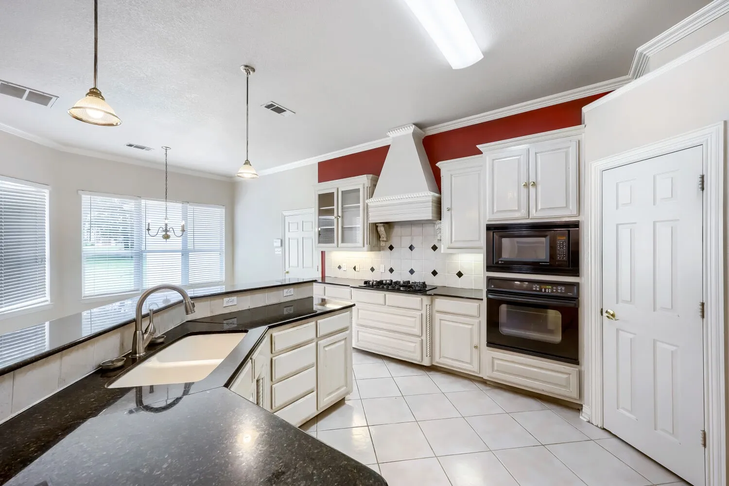 Single Family Residence For Sale in Johnson County , 3601 Cliffwood Drive, Alvarado, Texas 76009, 4 Bedroom, 3 Bathroom, 3 Garage spaces, 3,511 Sqft, built in 2002, mls#21268947, Real Estate Agent in Alvarado, Homes For Sale in Johnson county, Homes For Sale in Alvarado, Realtor in Alvarado Texas, Real Estate Brokerage Independent Realty Texas, Luminita Cordes Realtor