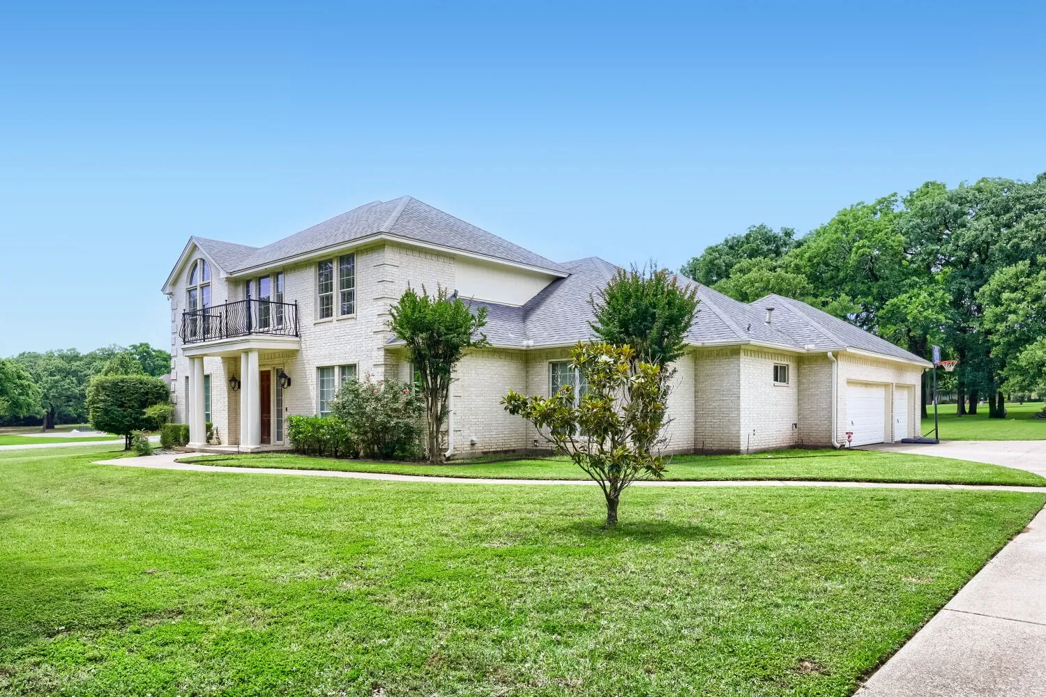 Single Family Residence For Sale in Johnson County , 3601 Cliffwood Drive, Alvarado, Texas 76009, 4 Bedroom, 3 Bathroom, 3 Garage spaces, 3,511 Sqft, built in 2002, mls#21268947, Real Estate Agent in Alvarado, Homes For Sale in Johnson county, Homes For Sale in Alvarado, Realtor in Alvarado Texas, Real Estate Brokerage Independent Realty Texas, Luminita Cordes Realtor