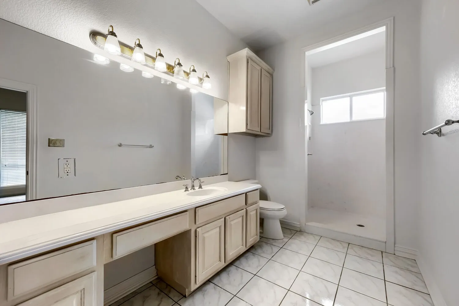Single Family Residence For Sale in Johnson County , 3601 Cliffwood Drive, Alvarado, Texas 76009, 4 Bedroom, 3 Bathroom, 3 Garage spaces, 3,511 Sqft, built in 2002, mls#21268947, Real Estate Agent in Alvarado, Homes For Sale in Johnson county, Homes For Sale in Alvarado, Realtor in Alvarado Texas, Real Estate Brokerage Independent Realty Texas, Luminita Cordes Realtor