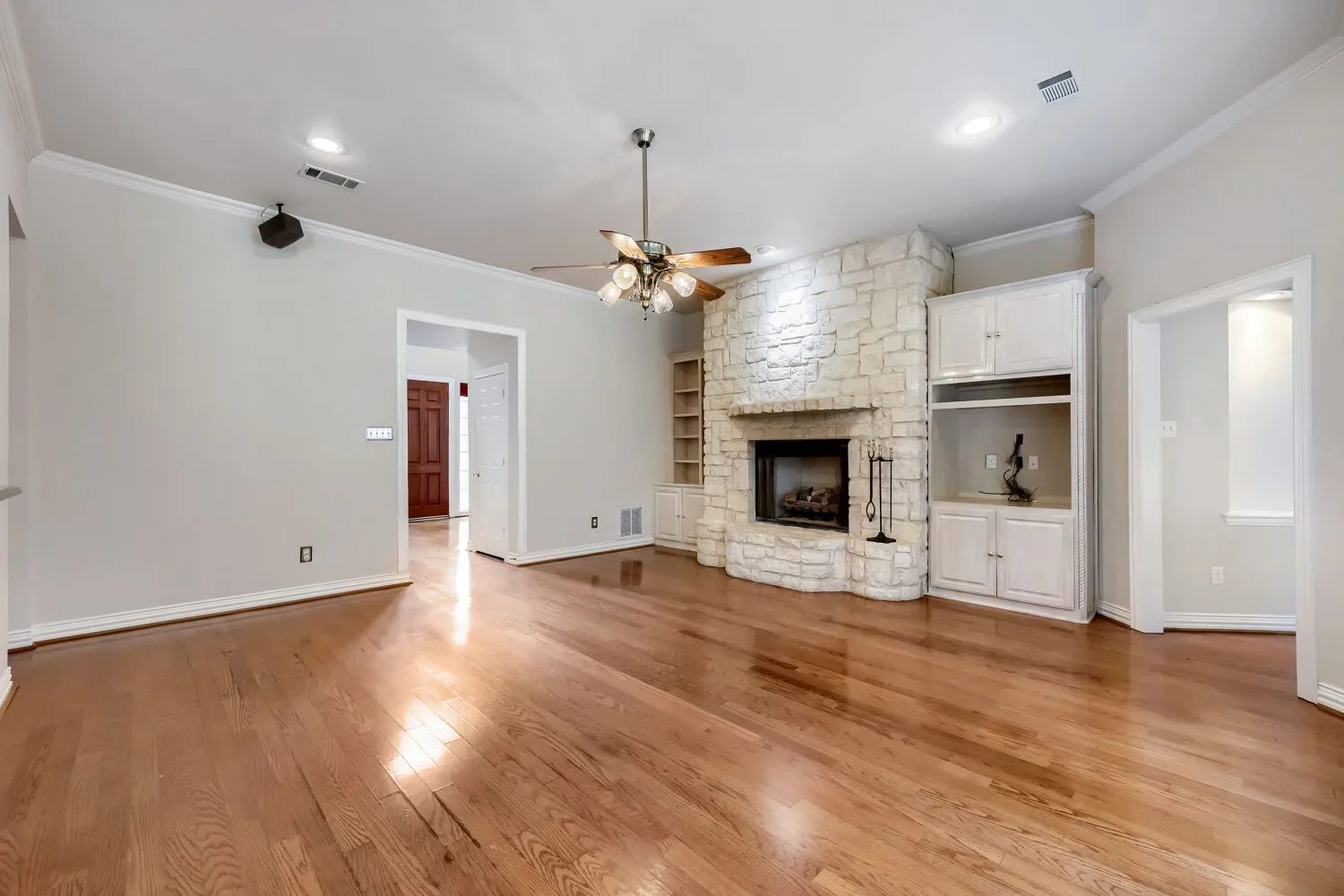 Single Family Residence For Sale in Johnson County , 3601 Cliffwood Drive, Alvarado, Texas 76009, 4 Bedroom, 3 Bathroom, 3 Garage spaces, 3,511 Sqft, built in 2002, mls#21268947, Real Estate Agent in Alvarado, Homes For Sale in Johnson county, Homes For Sale in Alvarado, Realtor in Alvarado Texas, Real Estate Brokerage Independent Realty Texas, Luminita Cordes Realtor