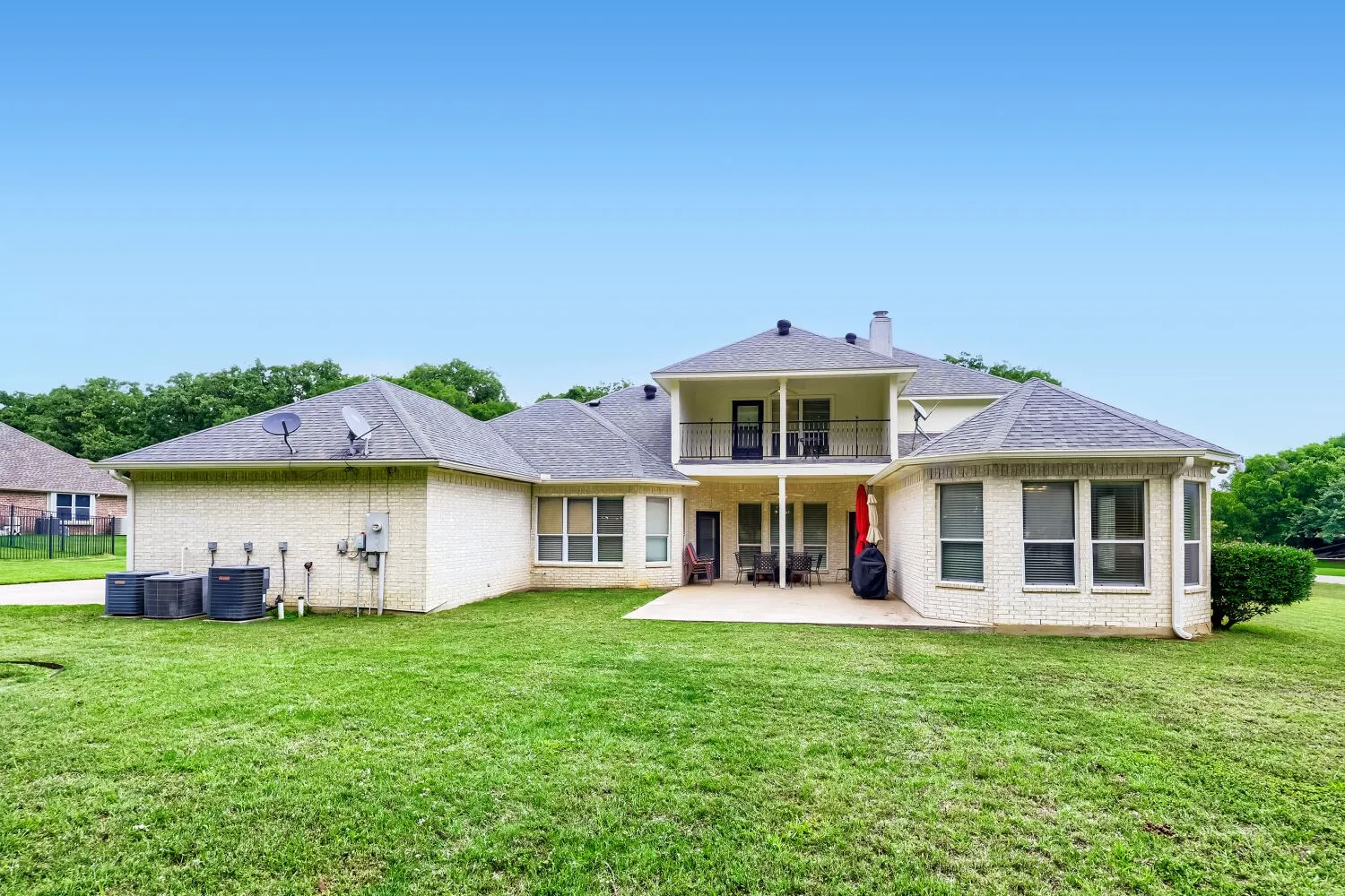Single Family Residence For Sale in Johnson County , 3601 Cliffwood Drive, Alvarado, Texas 76009, 4 Bedroom, 3 Bathroom, 3 Garage spaces, 3,511 Sqft, built in 2002, mls#21268947, Real Estate Agent in Alvarado, Homes For Sale in Johnson county, Homes For Sale in Alvarado, Realtor in Alvarado Texas, Real Estate Brokerage Independent Realty Texas, Luminita Cordes Realtor