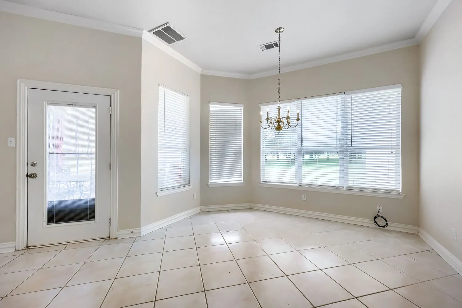 Single Family Residence For Sale in Johnson County , 3601 Cliffwood Drive, Alvarado, Texas 76009, 4 Bedroom, 3 Bathroom, 3 Garage spaces, 3,511 Sqft, built in 2002, mls#21268947, Real Estate Agent in Alvarado, Homes For Sale in Johnson county, Homes For Sale in Alvarado, Realtor in Alvarado Texas, Real Estate Brokerage Independent Realty Texas, Luminita Cordes Realtor