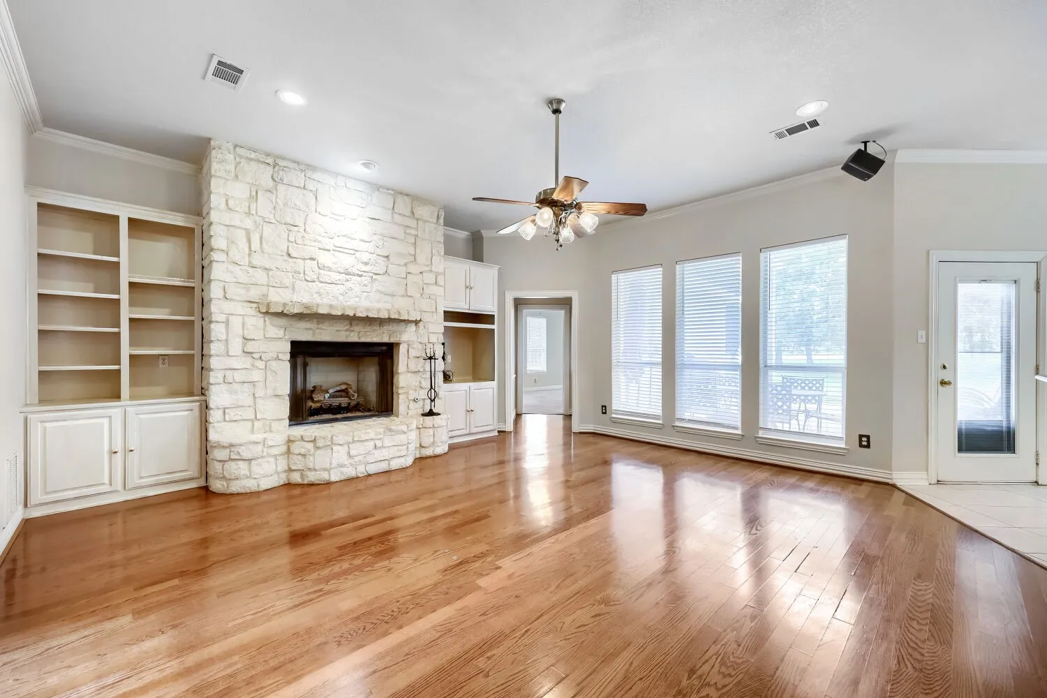 Single Family Residence For Sale in Johnson County , 3601 Cliffwood Drive, Alvarado, Texas 76009, 4 Bedroom, 3 Bathroom, 3 Garage spaces, 3,511 Sqft, built in 2002, mls#21268947, Real Estate Agent in Alvarado, Homes For Sale in Johnson county, Homes For Sale in Alvarado, Realtor in Alvarado Texas, Real Estate Brokerage Independent Realty Texas, Luminita Cordes Realtor
