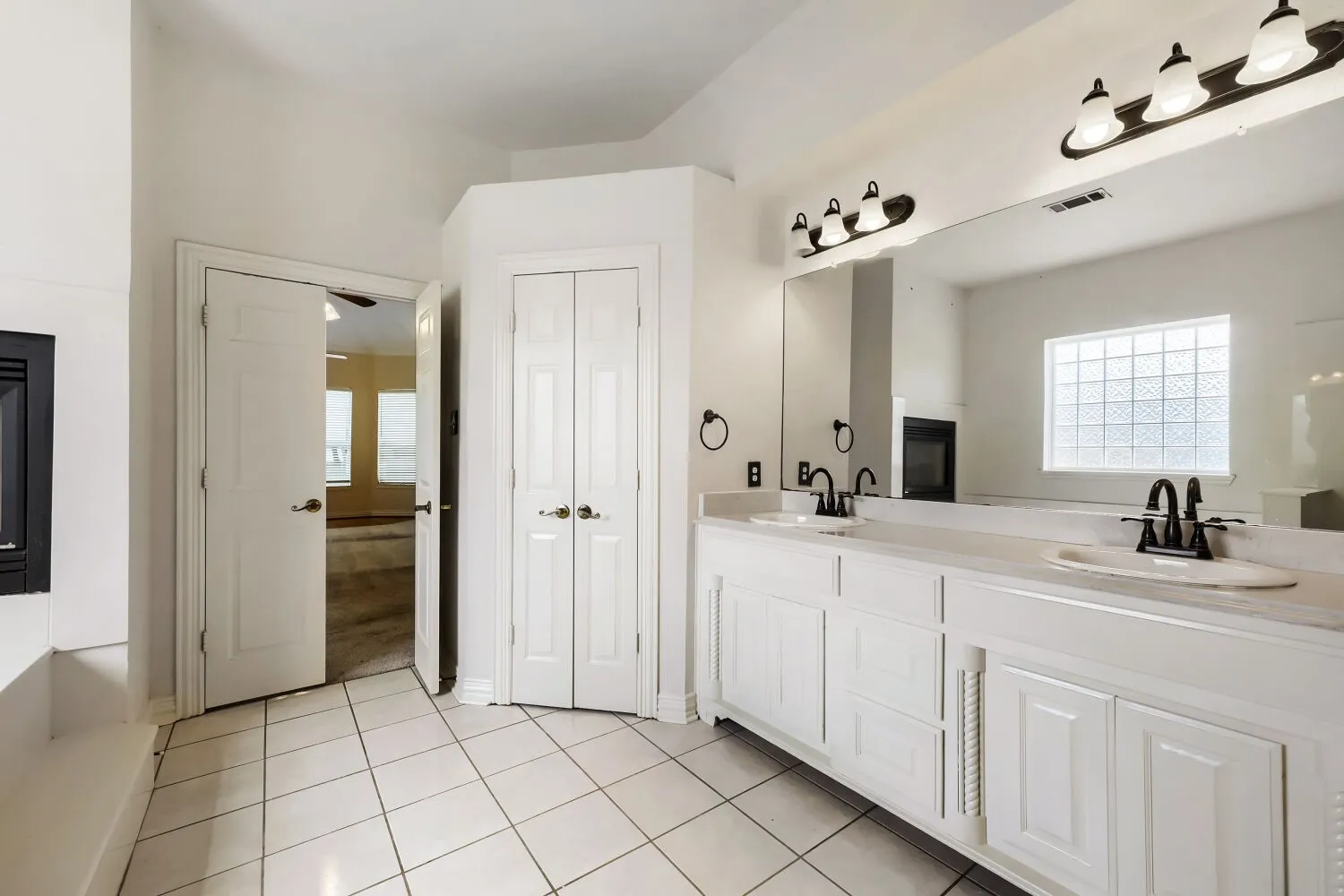 Single Family Residence For Sale in Johnson County , 3601 Cliffwood Drive, Alvarado, Texas 76009, 4 Bedroom, 3 Bathroom, 3 Garage spaces, 3,511 Sqft, built in 2002, mls#21268947, Real Estate Agent in Alvarado, Homes For Sale in Johnson county, Homes For Sale in Alvarado, Realtor in Alvarado Texas, Real Estate Brokerage Independent Realty Texas, Luminita Cordes Realtor