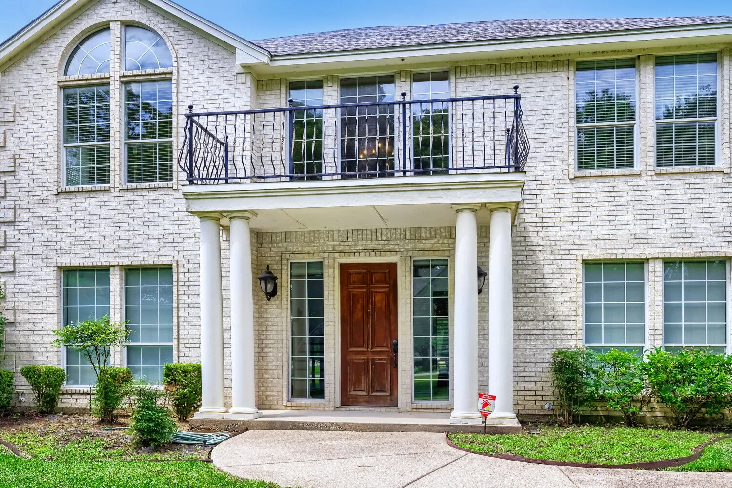 Single Family Residence For Sale in Johnson County , 3601 Cliffwood Drive, Alvarado, Texas 76009, 4 Bedroom, 3 Bathroom, 3 Garage spaces, 3,511 Sqft, built in 2002, mls#21268947, Real Estate Agent in Alvarado, Homes For Sale in Johnson county, Homes For Sale in Alvarado, Realtor in Alvarado Texas, Real Estate Brokerage Independent Realty Texas, Luminita Cordes Realtor
