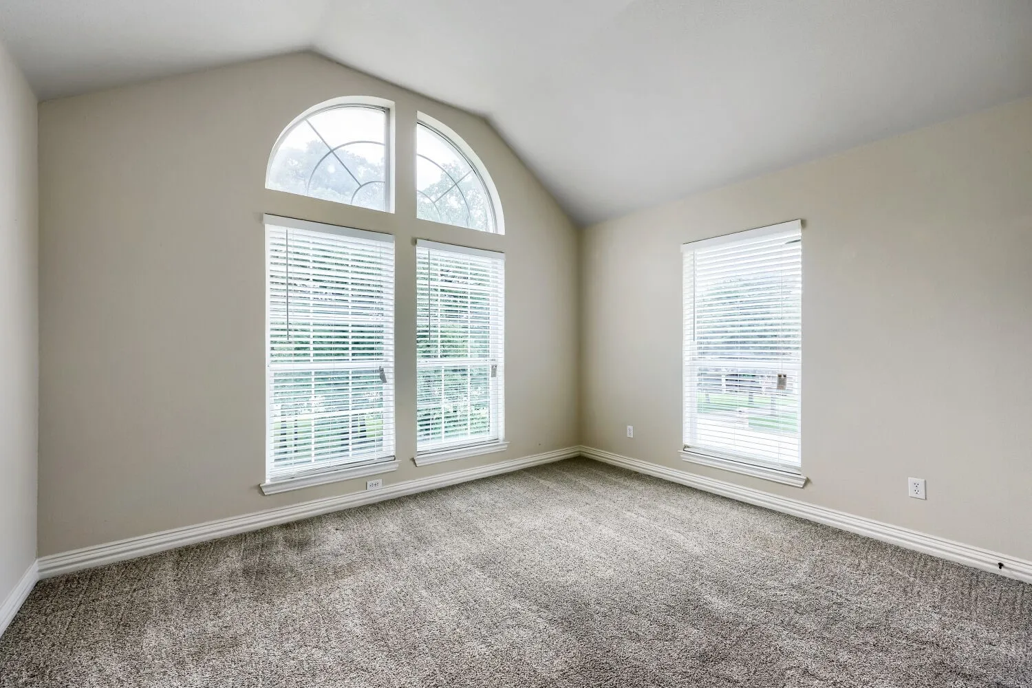 Single Family Residence For Sale in Johnson County , 3601 Cliffwood Drive, Alvarado, Texas 76009, 4 Bedroom, 3 Bathroom, 3 Garage spaces, 3,511 Sqft, built in 2002, mls#21268947, Real Estate Agent in Alvarado, Homes For Sale in Johnson county, Homes For Sale in Alvarado, Realtor in Alvarado Texas, Real Estate Brokerage Independent Realty Texas, Luminita Cordes Realtor