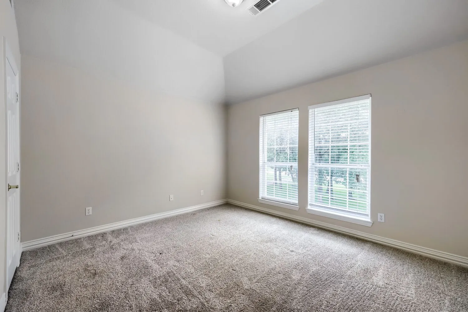 Single Family Residence For Sale in Johnson County , 3601 Cliffwood Drive, Alvarado, Texas 76009, 4 Bedroom, 3 Bathroom, 3 Garage spaces, 3,511 Sqft, built in 2002, mls#21268947, Real Estate Agent in Alvarado, Homes For Sale in Johnson county, Homes For Sale in Alvarado, Realtor in Alvarado Texas, Real Estate Brokerage Independent Realty Texas, Luminita Cordes Realtor