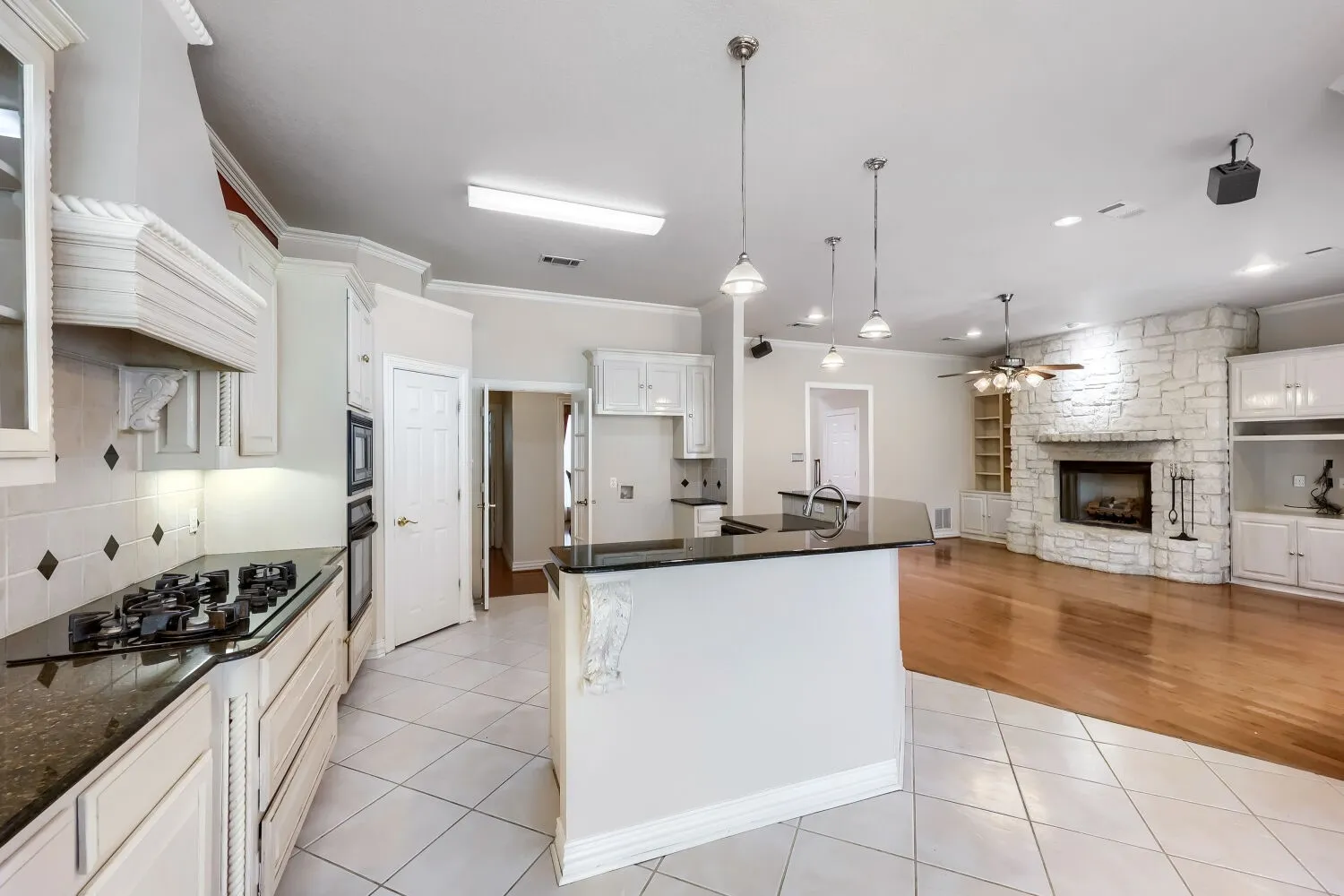 Single Family Residence For Sale in Johnson County , 3601 Cliffwood Drive, Alvarado, Texas 76009, 4 Bedroom, 3 Bathroom, 3 Garage spaces, 3,511 Sqft, built in 2002, mls#21268947, Real Estate Agent in Alvarado, Homes For Sale in Johnson county, Homes For Sale in Alvarado, Realtor in Alvarado Texas, Real Estate Brokerage Independent Realty Texas, Luminita Cordes Realtor
