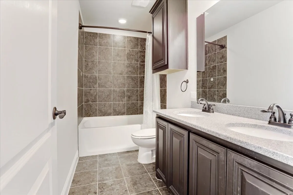 Single Family Residence For Sale in Grayson County , 3656 Rosewood, Denison, Texas 75020, 4 Bedroom, 4 Bathroom, 2 Garage spaces, 2,582 Sqft, built in 2017, mls#21276716, Real Estate Agent in Denison, Homes For Sale in Grayson county, Homes For Sale in Denison, Realtor in Denison Texas, Real Estate Brokerage Independent Realty Texas, Luminita Cordes Realtor