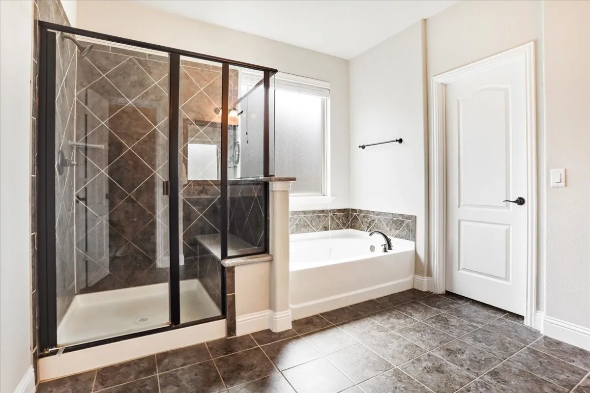 Single Family Residence For Sale in Grayson County , 3656 Rosewood, Denison, Texas 75020, 4 Bedroom, 4 Bathroom, 2 Garage spaces, 2,582 Sqft, built in 2017, mls#21276716, Real Estate Agent in Denison, Homes For Sale in Grayson county, Homes For Sale in Denison, Realtor in Denison Texas, Real Estate Brokerage Independent Realty Texas, Luminita Cordes Realtor