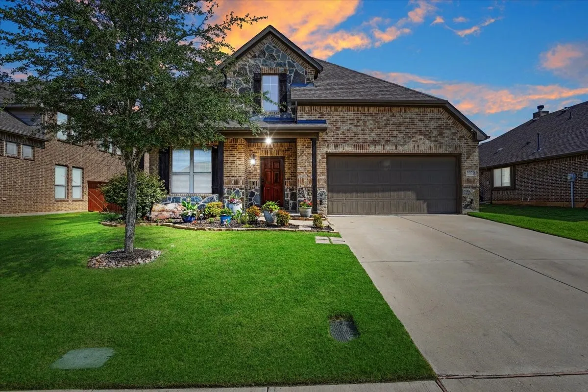 Single Family Residence For Sale in Grayson County , 3656 Rosewood, Denison, Texas 75020, 4 Bedroom, 4 Bathroom, 2 Garage spaces, 2,582 Sqft, built in 2017, mls#21276716, Real Estate Agent in Denison, Homes For Sale in Grayson county, Homes For Sale in Denison, Realtor in Denison Texas, Real Estate Brokerage Independent Realty Texas, Luminita Cordes Realtor