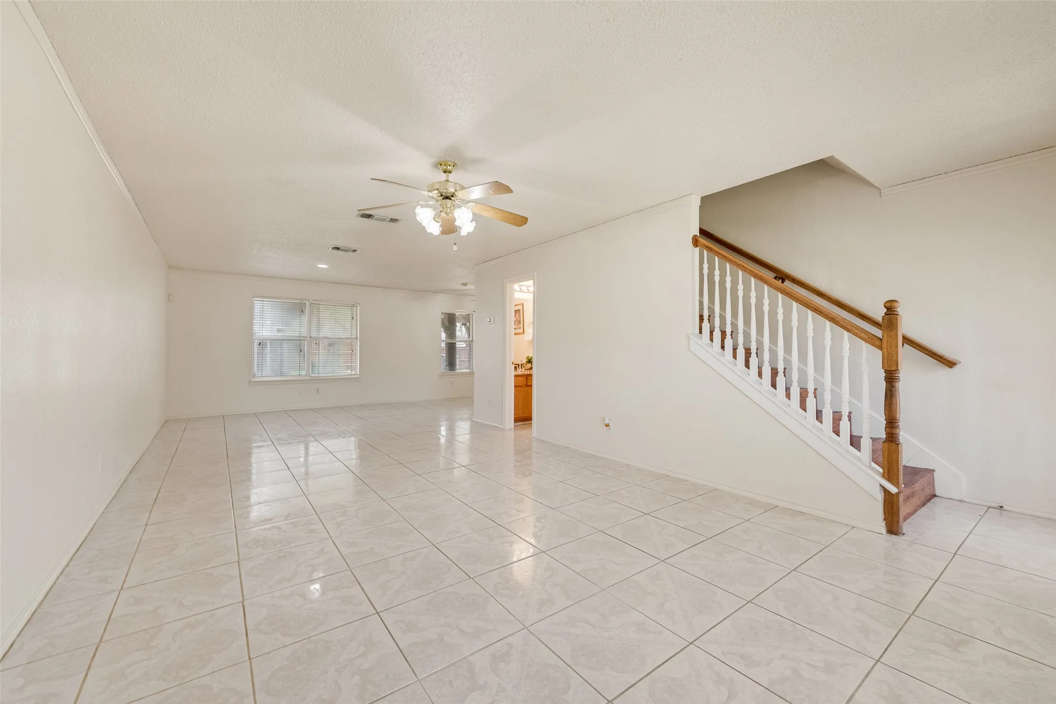 Single Family Residence For Sale in Dallas County , 1412 Santa Elena Plaza, Dallas, Texas 75211, 4 Bedroom, 3 Bathroom, 2 Garage spaces, 1,886 Sqft, built in 2000, mls#21286129, Real Estate Agent in Dallas, Homes For Sale in Dallas county, Homes For Sale in Dallas, Realtor in Dallas Texas, Real Estate Brokerage Independent Realty Texas, Luminita Cordes Realtor