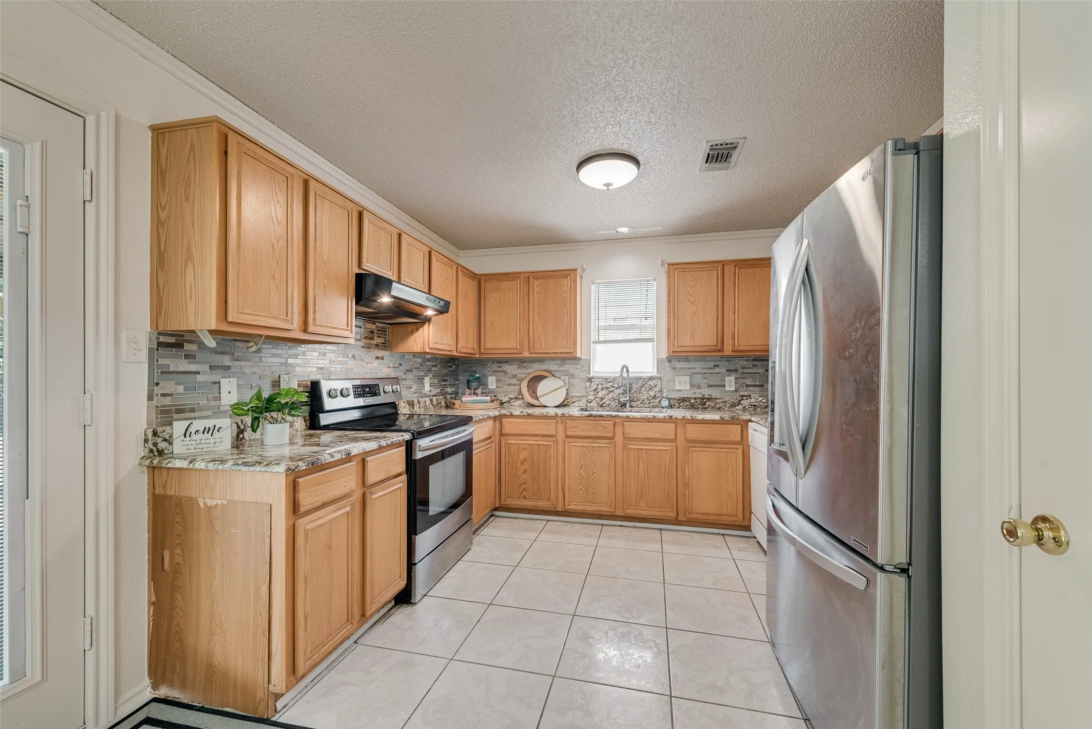 Single Family Residence For Sale in Dallas County , 1412 Santa Elena Plaza, Dallas, Texas 75211, 4 Bedroom, 3 Bathroom, 2 Garage spaces, 1,886 Sqft, built in 2000, mls#21286129, Real Estate Agent in Dallas, Homes For Sale in Dallas county, Homes For Sale in Dallas, Realtor in Dallas Texas, Real Estate Brokerage Independent Realty Texas, Luminita Cordes Realtor