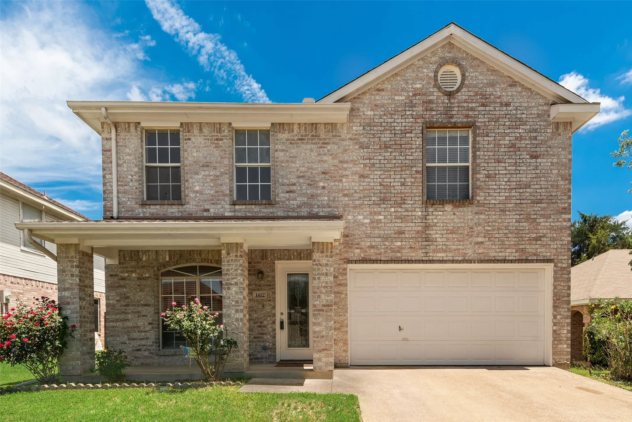 Single Family Residence For Sale in Dallas County , 1412 Santa Elena Plaza, Dallas, Texas 75211, 4 Bedroom, 3 Bathroom, 2 Garage spaces, 1,886 Sqft, built in 2000, mls#21286129, Real Estate Agent in Dallas, Homes For Sale in Dallas county, Homes For Sale in Dallas, Realtor in Dallas Texas, Real Estate Brokerage Independent Realty Texas, Luminita Cordes Realtor
