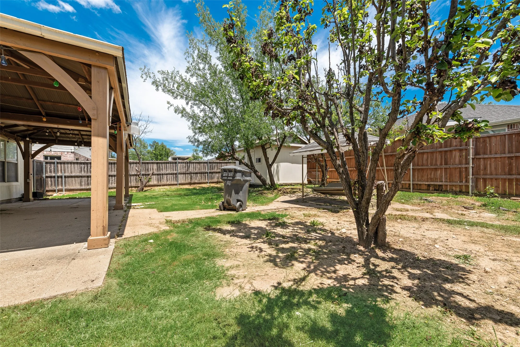 Single Family Residence For Sale in Dallas County , 1412 Santa Elena Plaza, Dallas, Texas 75211, 4 Bedroom, 3 Bathroom, 2 Garage spaces, 1,886 Sqft, built in 2000, mls#21286129, Real Estate Agent in Dallas, Homes For Sale in Dallas county, Homes For Sale in Dallas, Realtor in Dallas Texas, Real Estate Brokerage Independent Realty Texas, Luminita Cordes Realtor