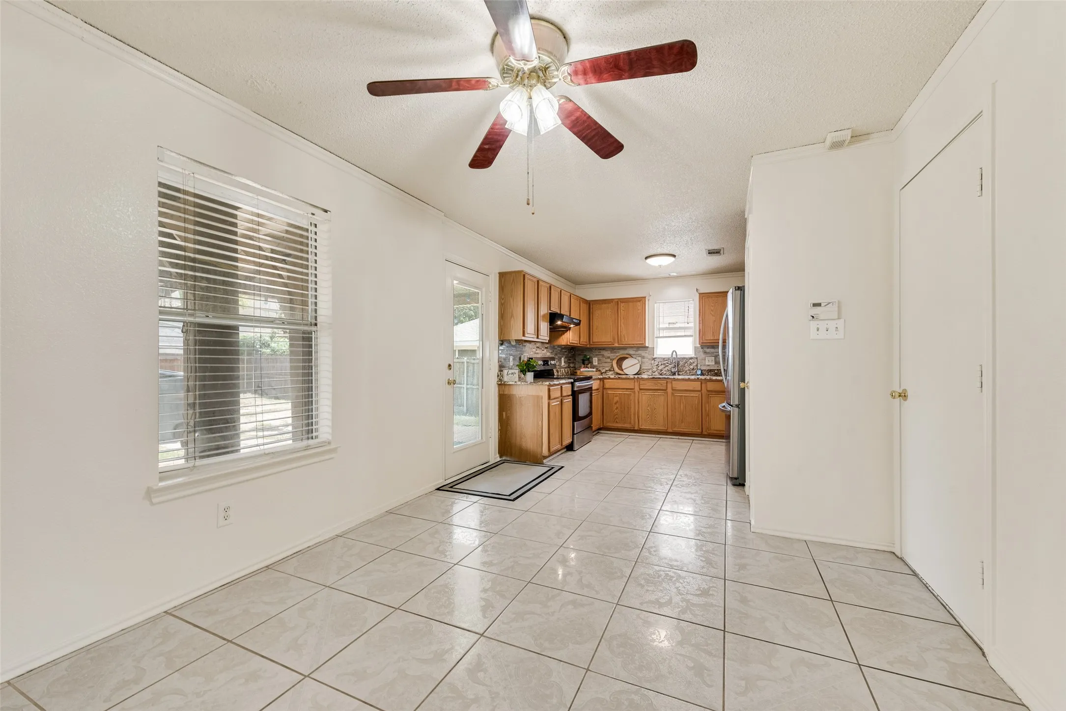 Single Family Residence For Sale in Dallas County , 1412 Santa Elena Plaza, Dallas, Texas 75211, 4 Bedroom, 3 Bathroom, 2 Garage spaces, 1,886 Sqft, built in 2000, mls#21286129, Real Estate Agent in Dallas, Homes For Sale in Dallas county, Homes For Sale in Dallas, Realtor in Dallas Texas, Real Estate Brokerage Independent Realty Texas, Luminita Cordes Realtor