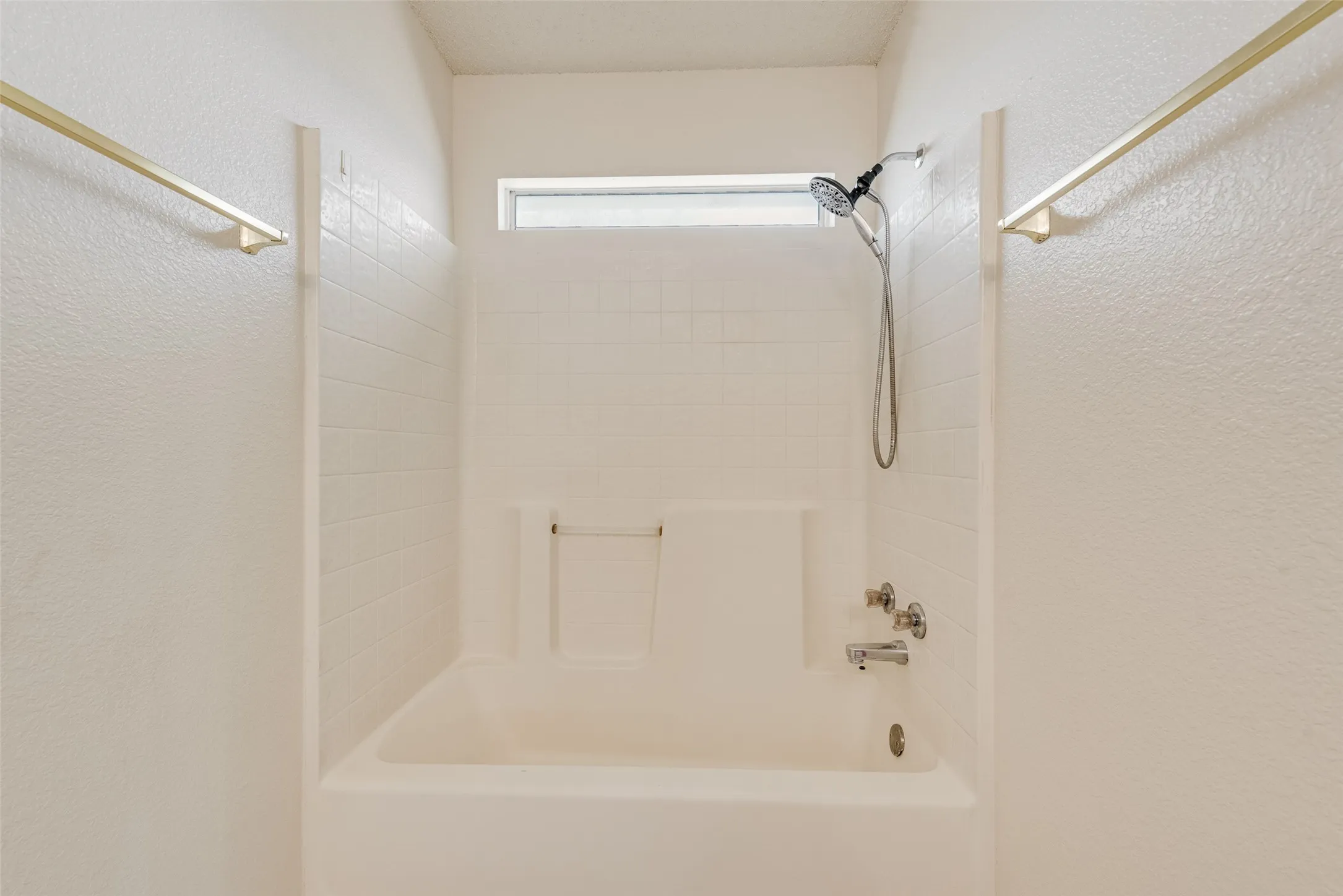 Single Family Residence For Sale in Dallas County , 1412 Santa Elena Plaza, Dallas, Texas 75211, 4 Bedroom, 3 Bathroom, 2 Garage spaces, 1,886 Sqft, built in 2000, mls#21286129, Real Estate Agent in Dallas, Homes For Sale in Dallas county, Homes For Sale in Dallas, Realtor in Dallas Texas, Real Estate Brokerage Independent Realty Texas, Luminita Cordes Realtor